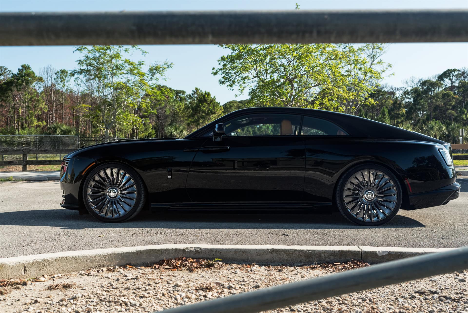 Photo 23 of a Rolls Royce Spectre | 1886 G100