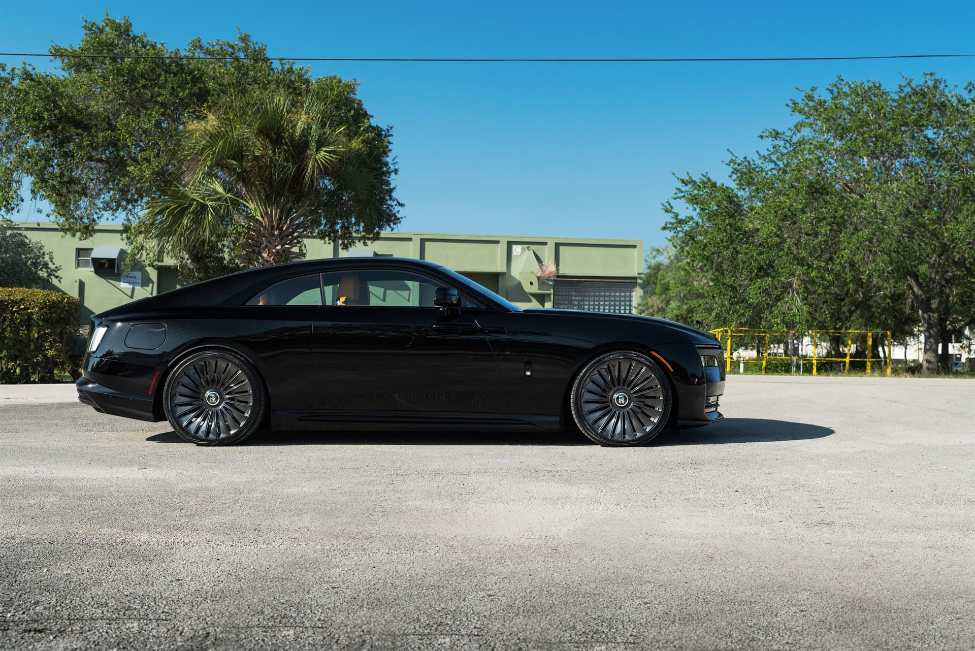 Photo 24 of a Rolls Royce Spectre | 1886 G100