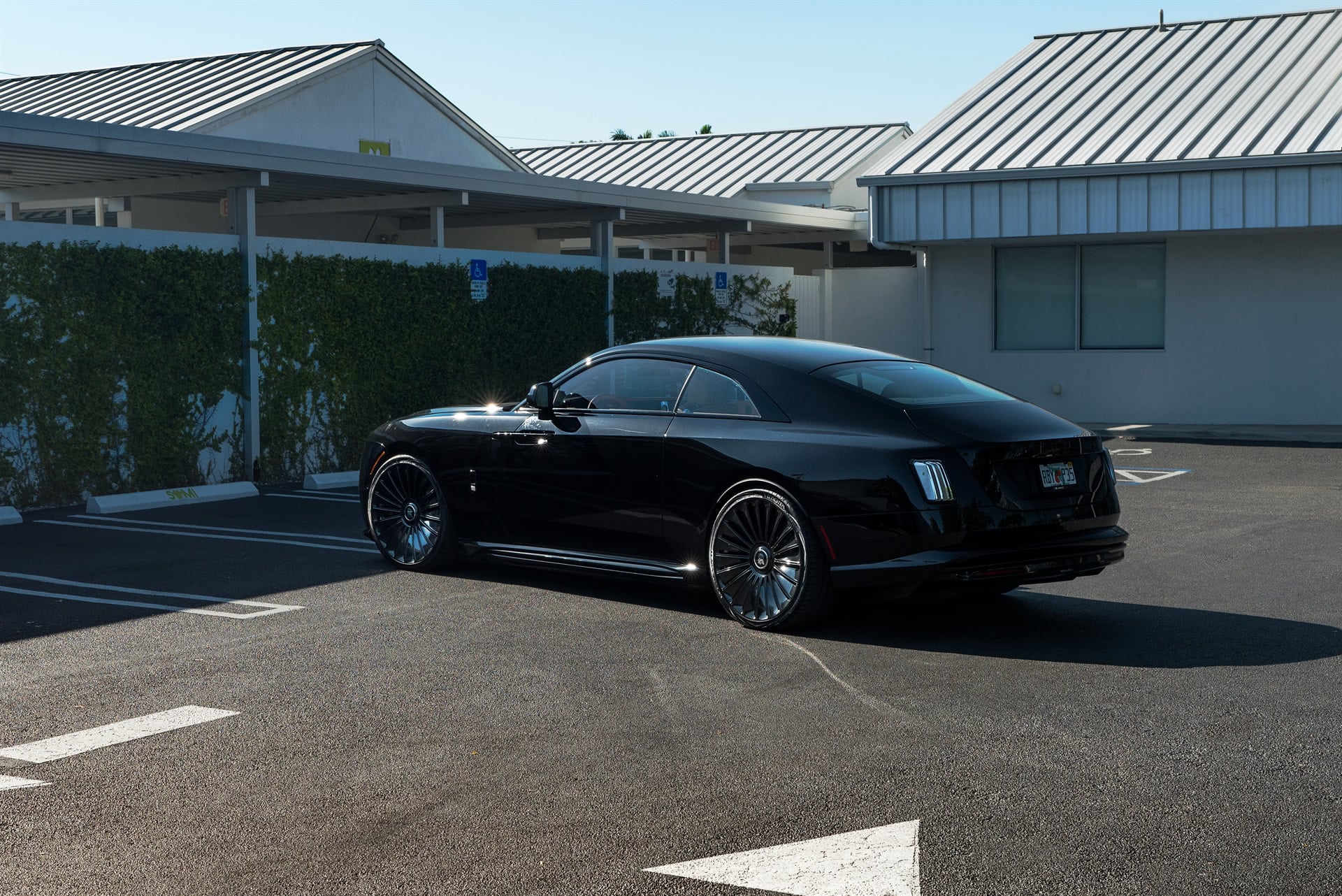 Photo 31 of a Rolls Royce Spectre | 1886 G100