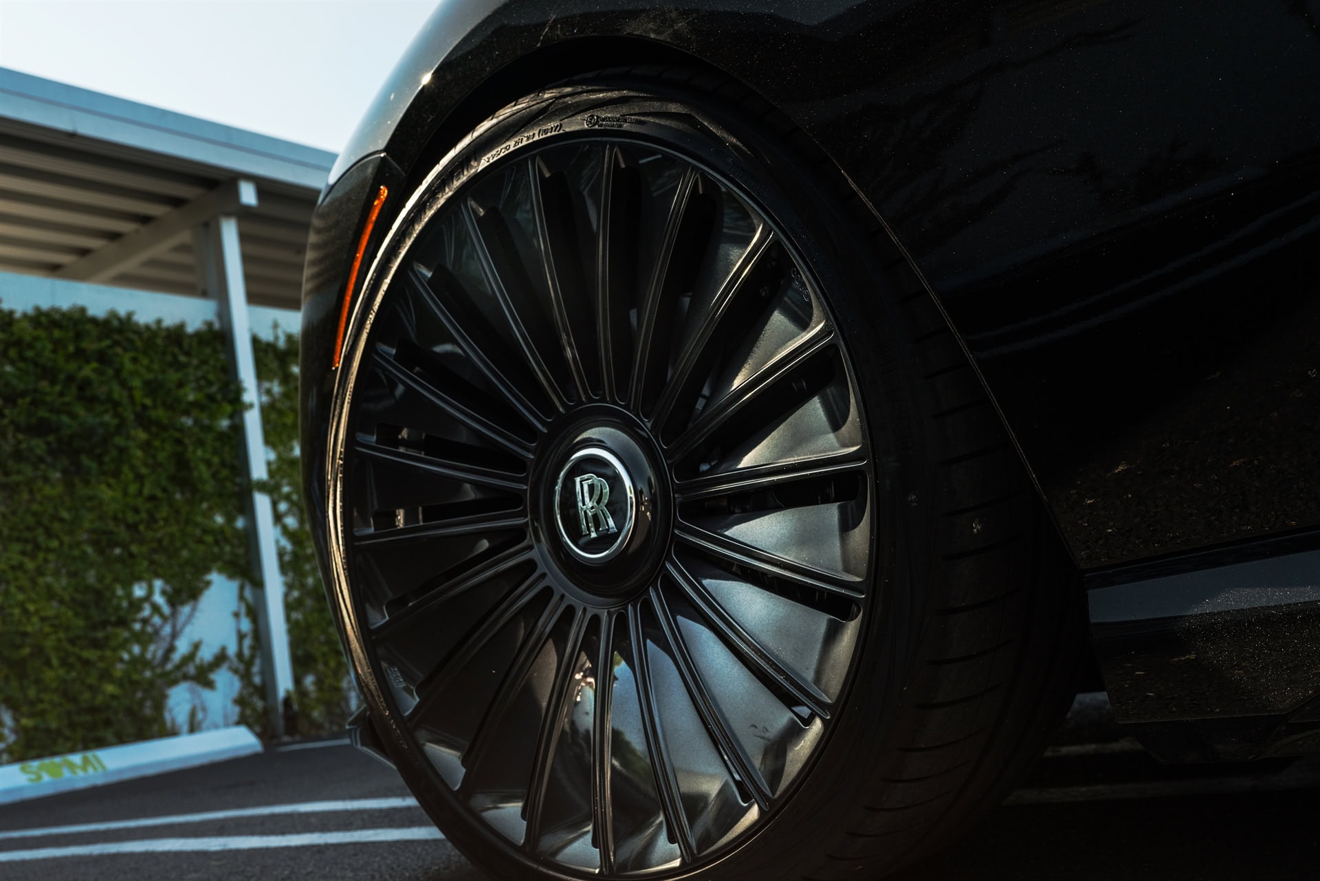 Photo 28 of a Rolls Royce Spectre | 1886 G100