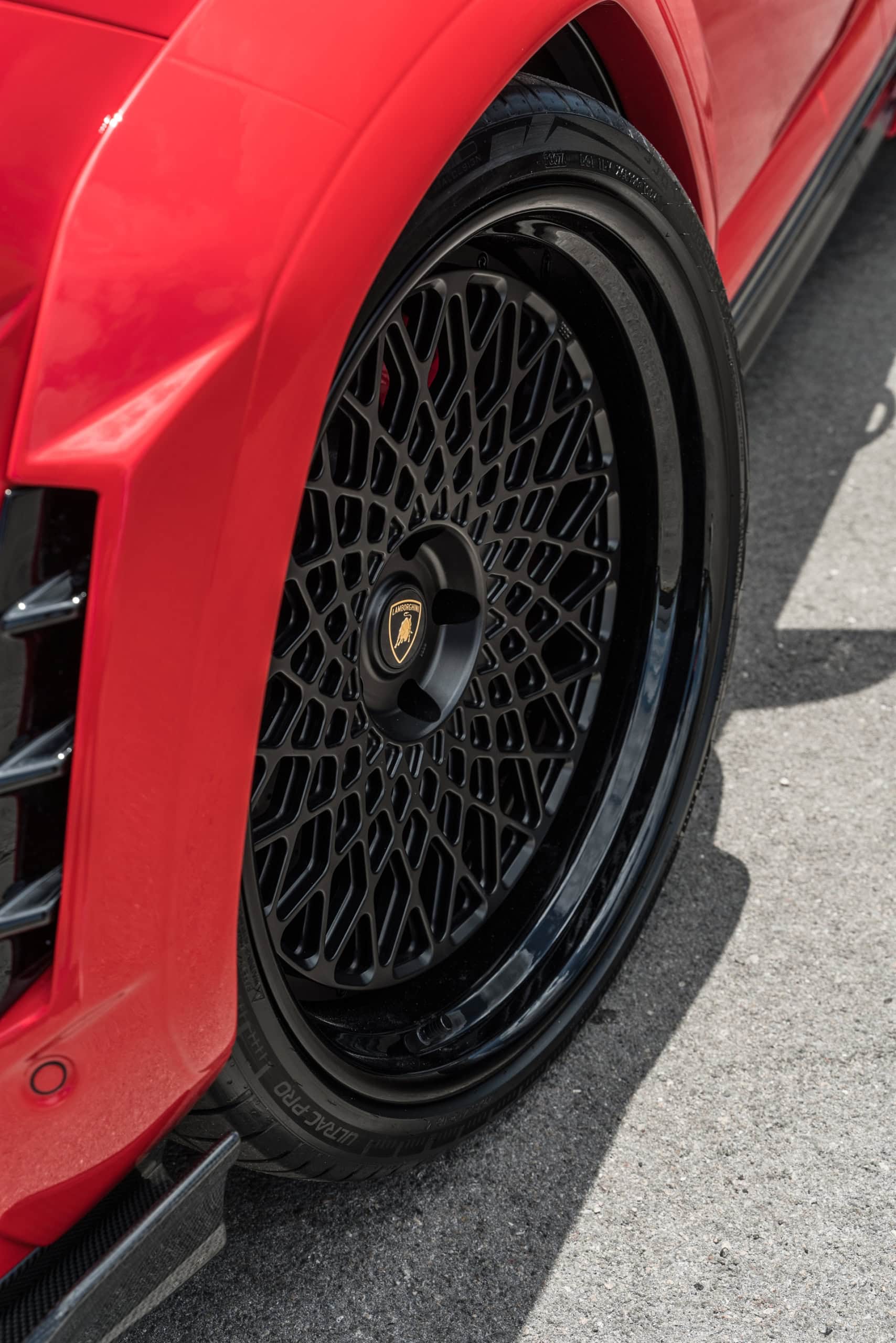 Lamborghini Urus | Rosso Mars | on 1886 S009 | Satin Black