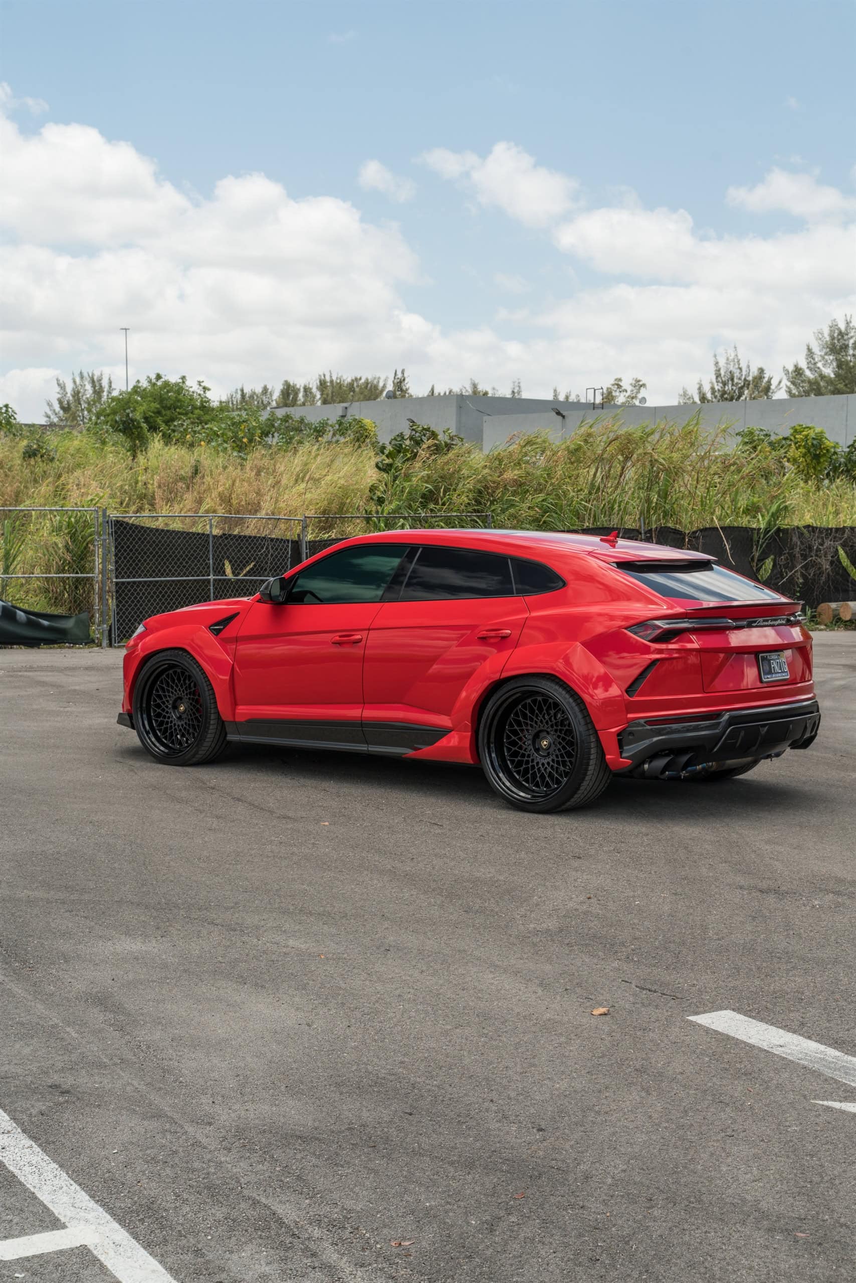 Lamborghini Urus | Rosso Mars | on 1886 S009 | Satin Black