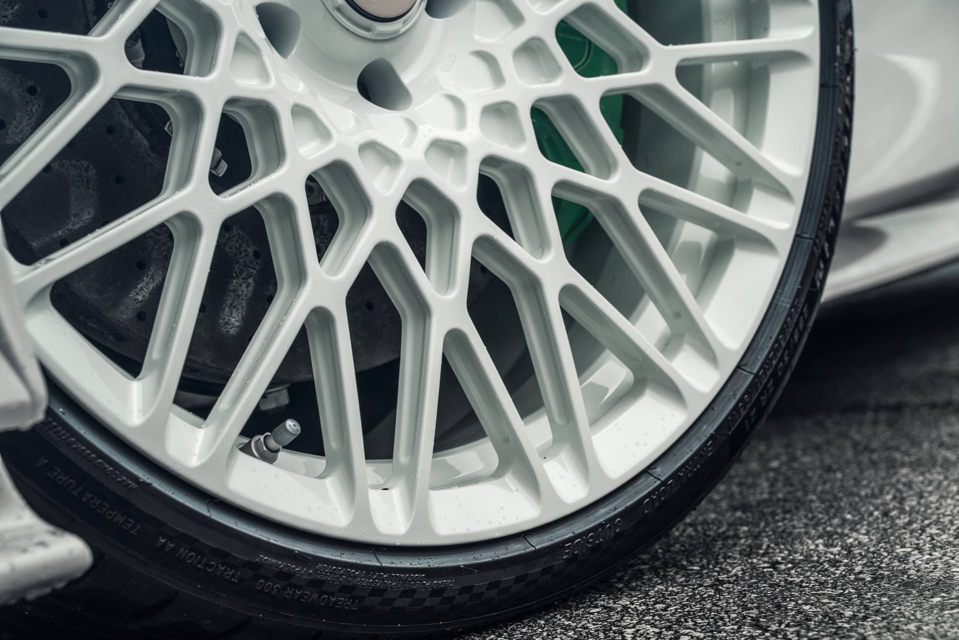 Ferrari SF90 | Bianco Avus | on 1886 S015 | Gloss White