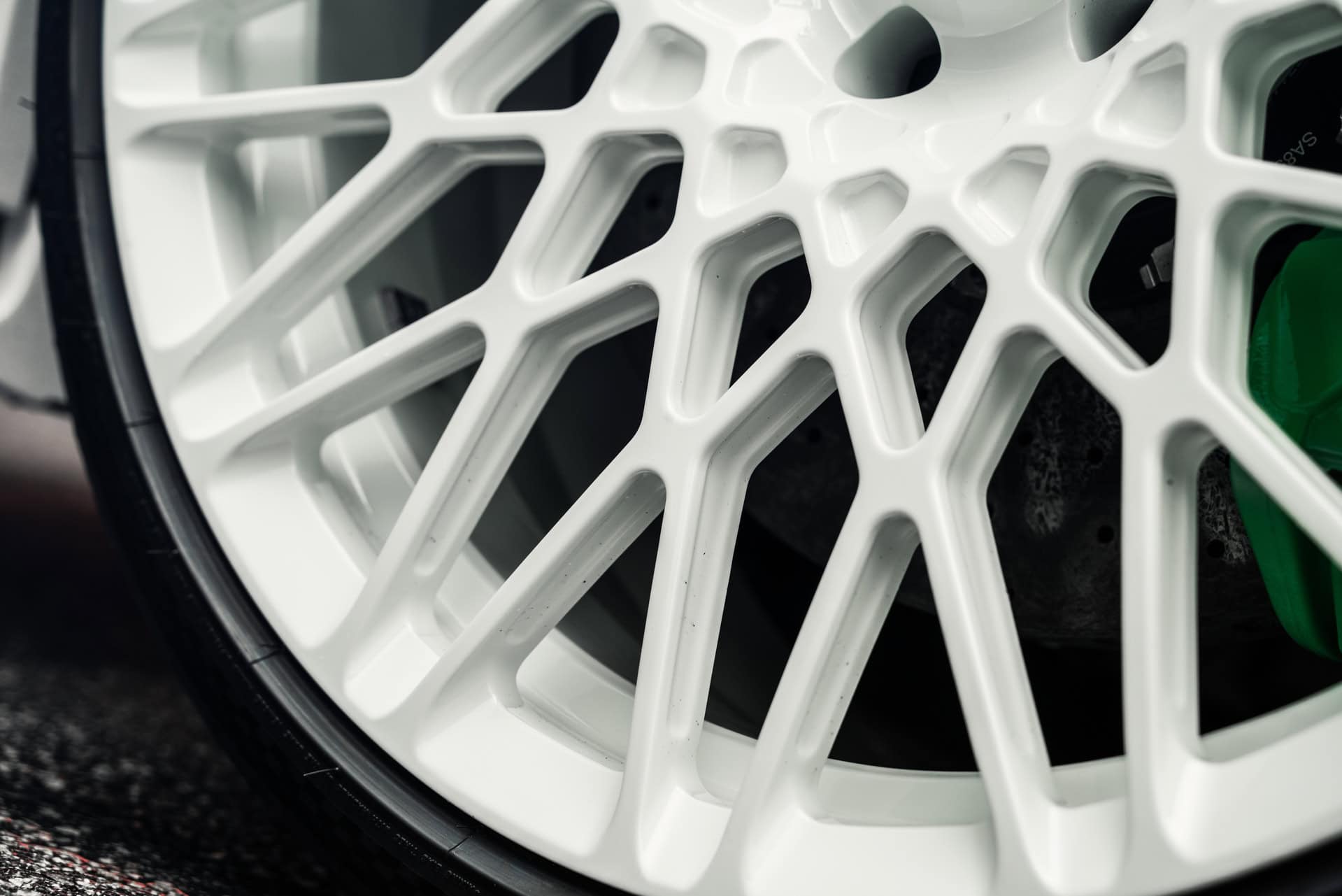 Photo 27 of Ferrari SF90 | Bianco Avus | on 1886 S015 | Gloss White