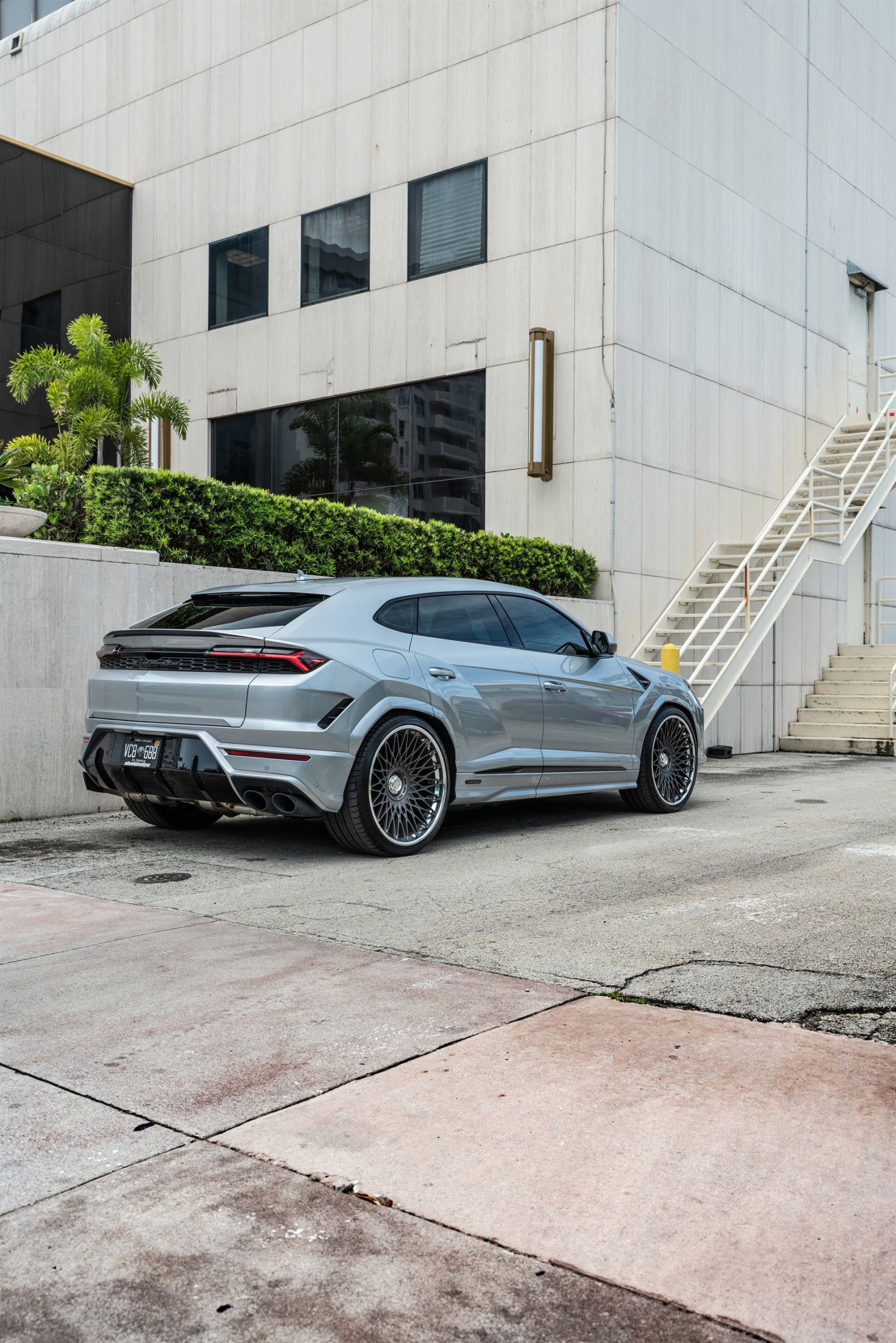 Lamborghini Urus SE | Grigio Nimbus | on ANRKY RS7.3 | Frozen Polished Gunmetal