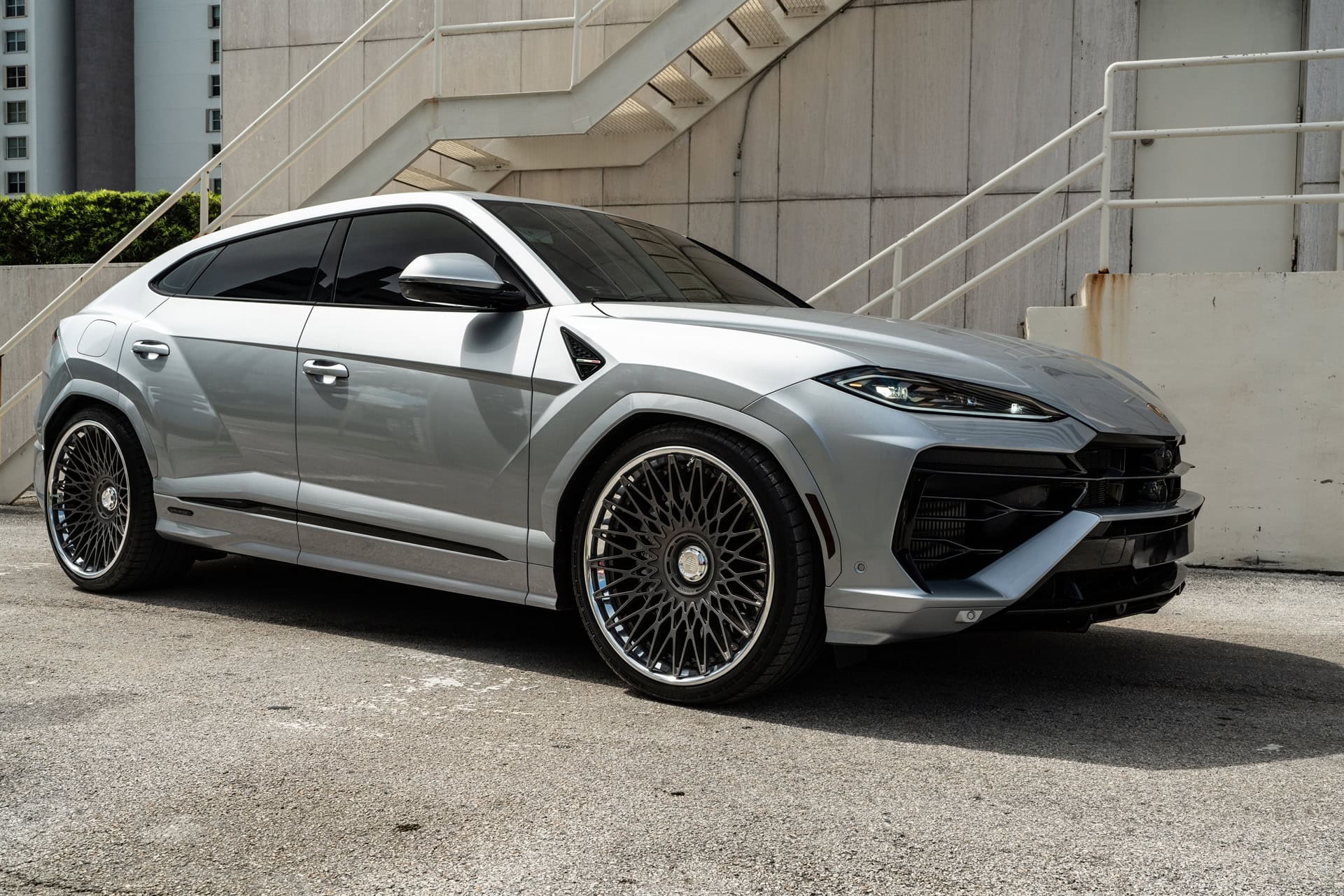 Photo 33 of Lamborghini Urus SE | Grigio Nimbus | on ANRKY RS7.3 | Frozen Polished Gunmetal