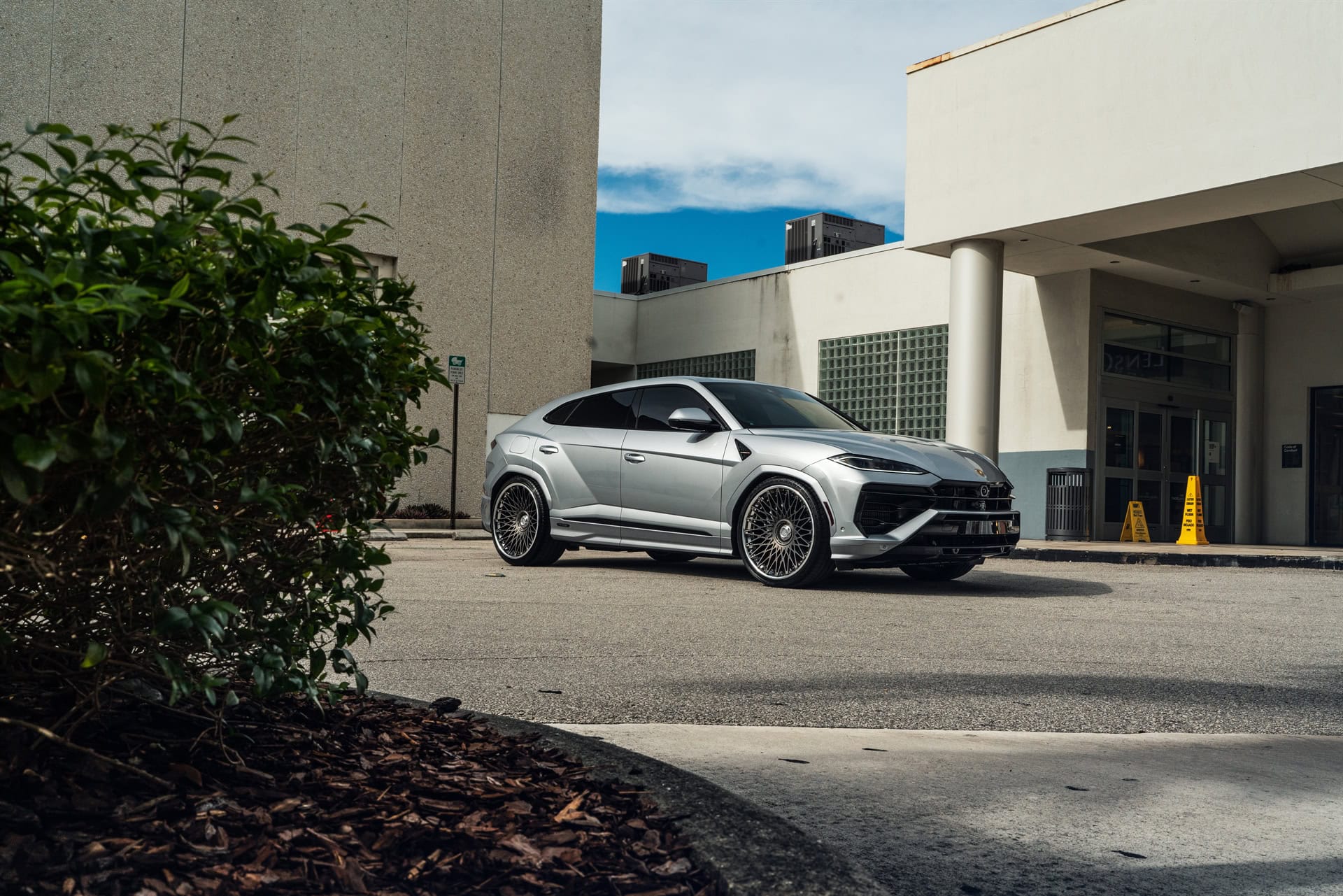 Lamborghini Urus SE | Grigio Nimbus | on ANRKY RS7.3 | Frozen Polished Gunmetal