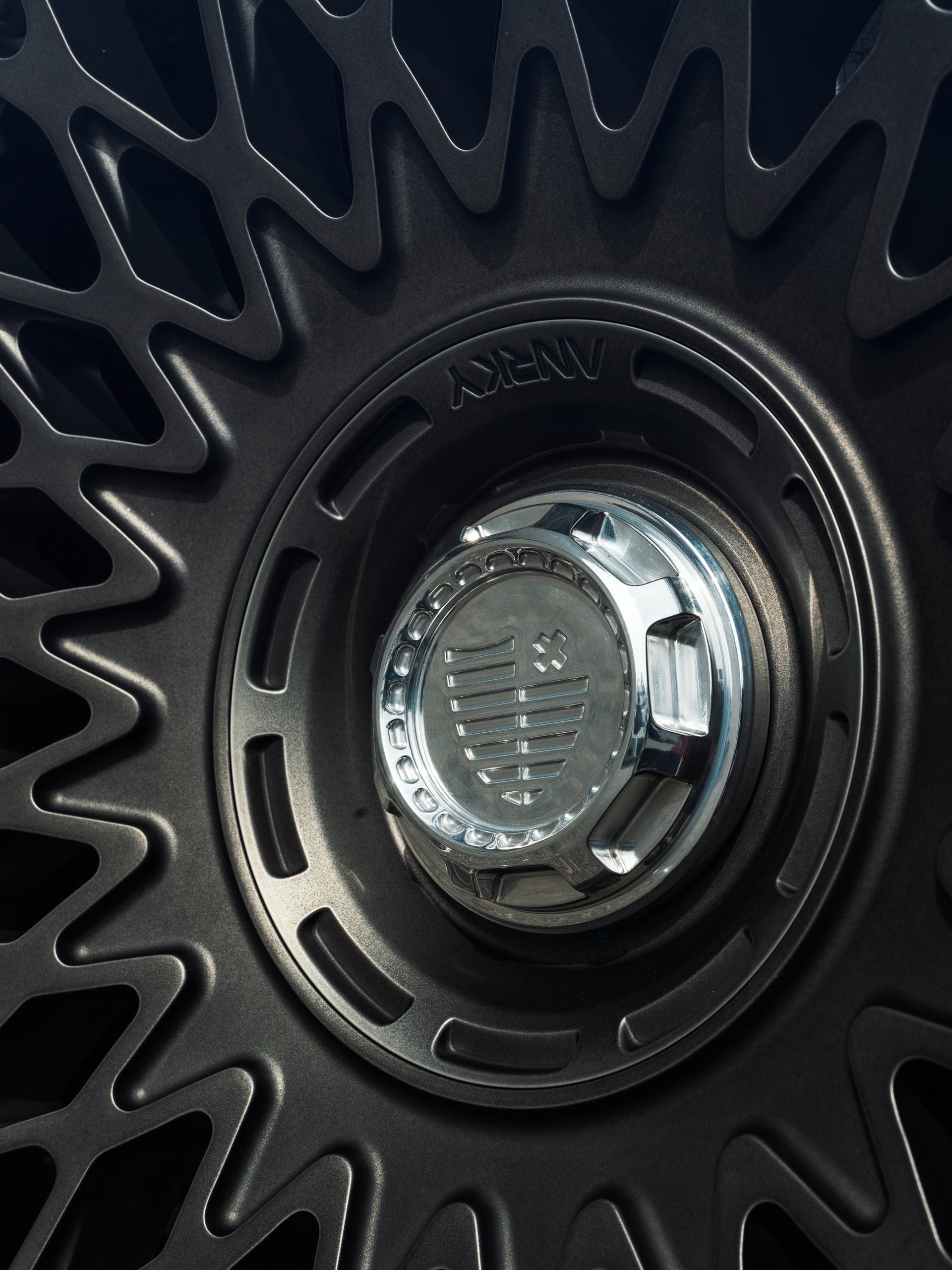Photo 21 of Lamborghini Urus SE | Grigio Nimbus | on ANRKY RS7.3 | Frozen Polished Gunmetal