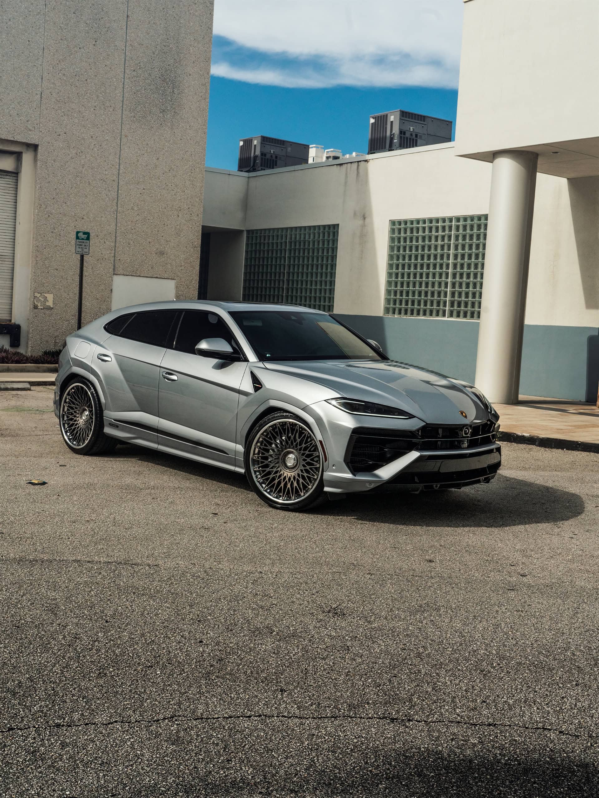 Photo 22 of Lamborghini Urus SE | Grigio Nimbus | on ANRKY RS7.3 | Frozen Polished Gunmetal