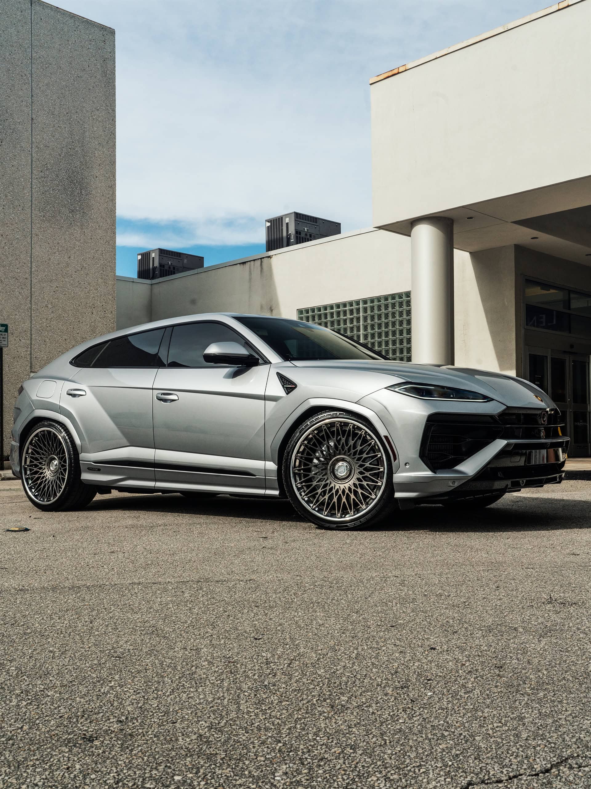 Photo 23 of Lamborghini Urus SE | Grigio Nimbus | on ANRKY RS7.3 | Frozen Polished Gunmetal