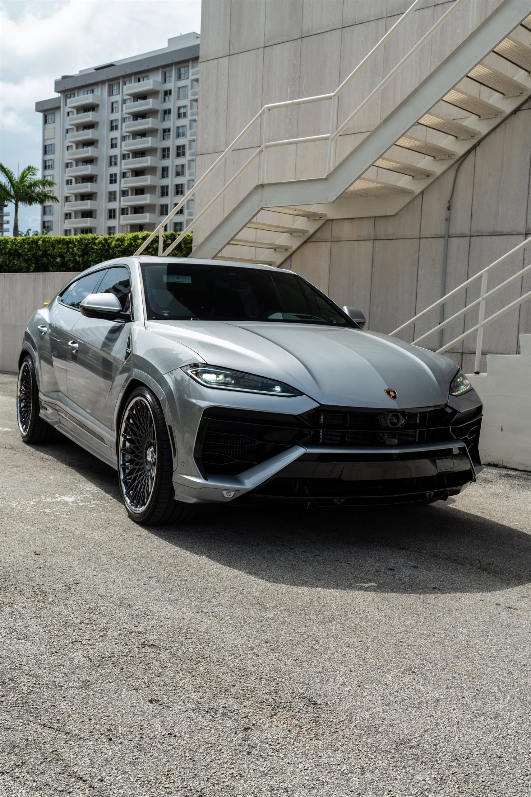 Lamborghini Urus SE | Grigio Nimbus | on ANRKY RS7.3 | Frozen Polished Gunmetal