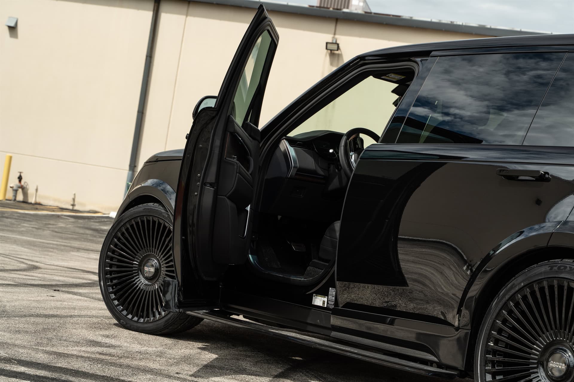 Photo 21 of Range Rover | Santorini Black | on Forgiato Trimestre-M | Gloss Black