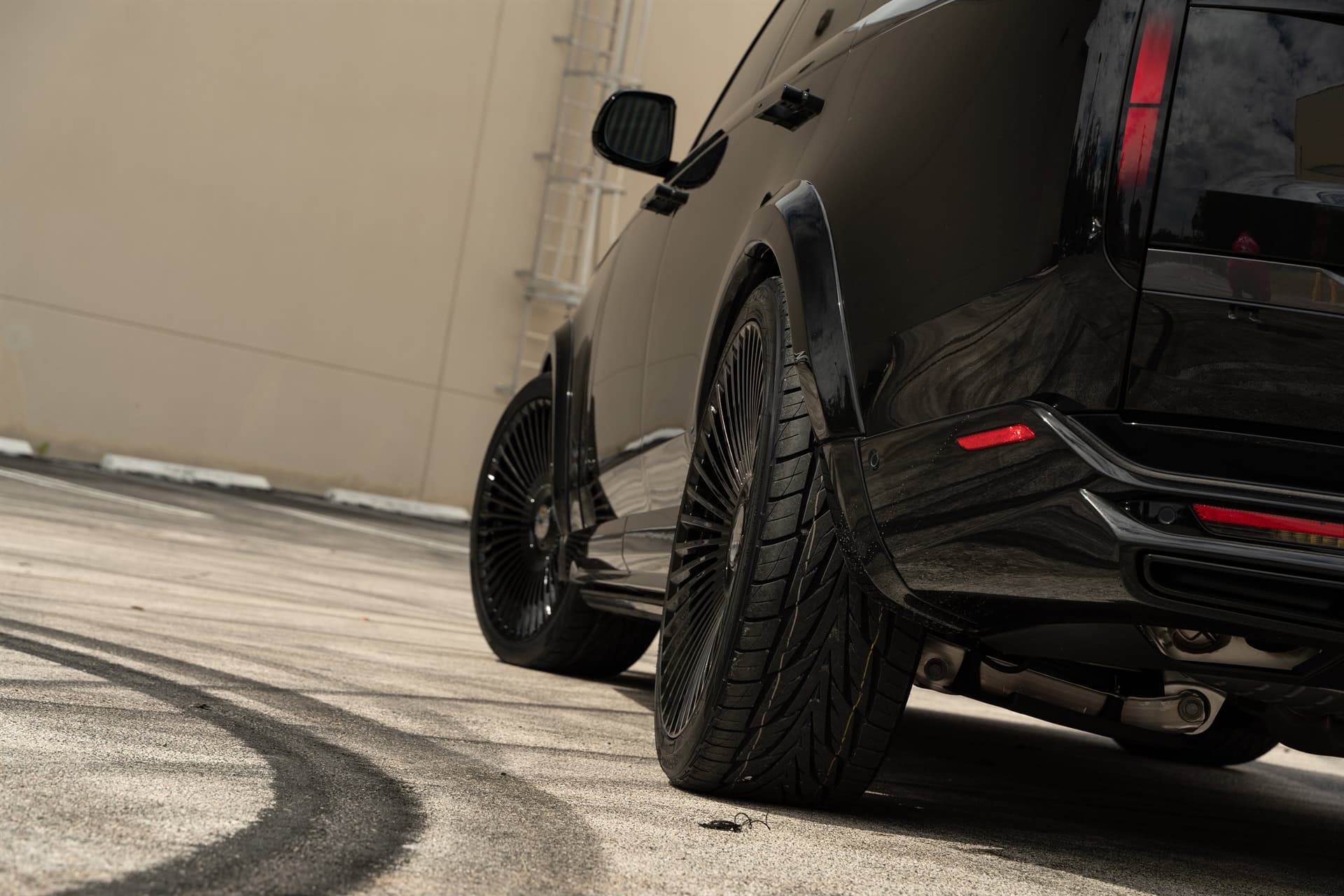 Photo 22 of Range Rover | Santorini Black | on Forgiato Trimestre-M | Gloss Black