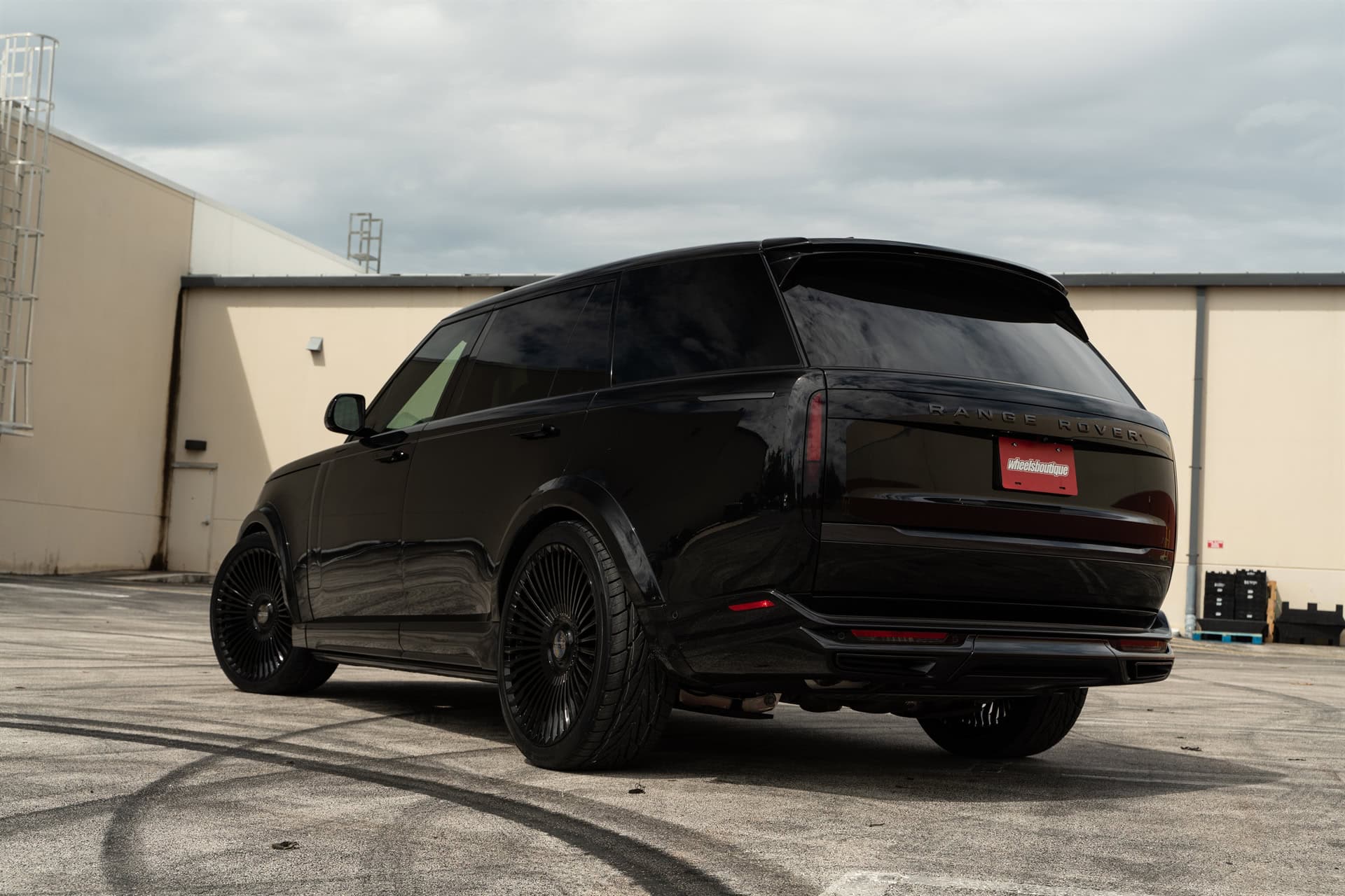 Photo 26 of Range Rover | Santorini Black | on Forgiato Trimestre-M | Gloss Black