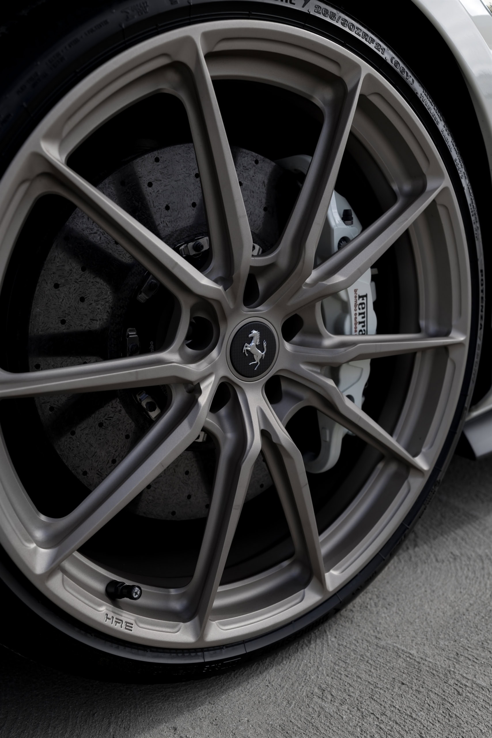 Ferrari 488 Pista | Bianco Avus | on HRE P104SC | Satin White Gold