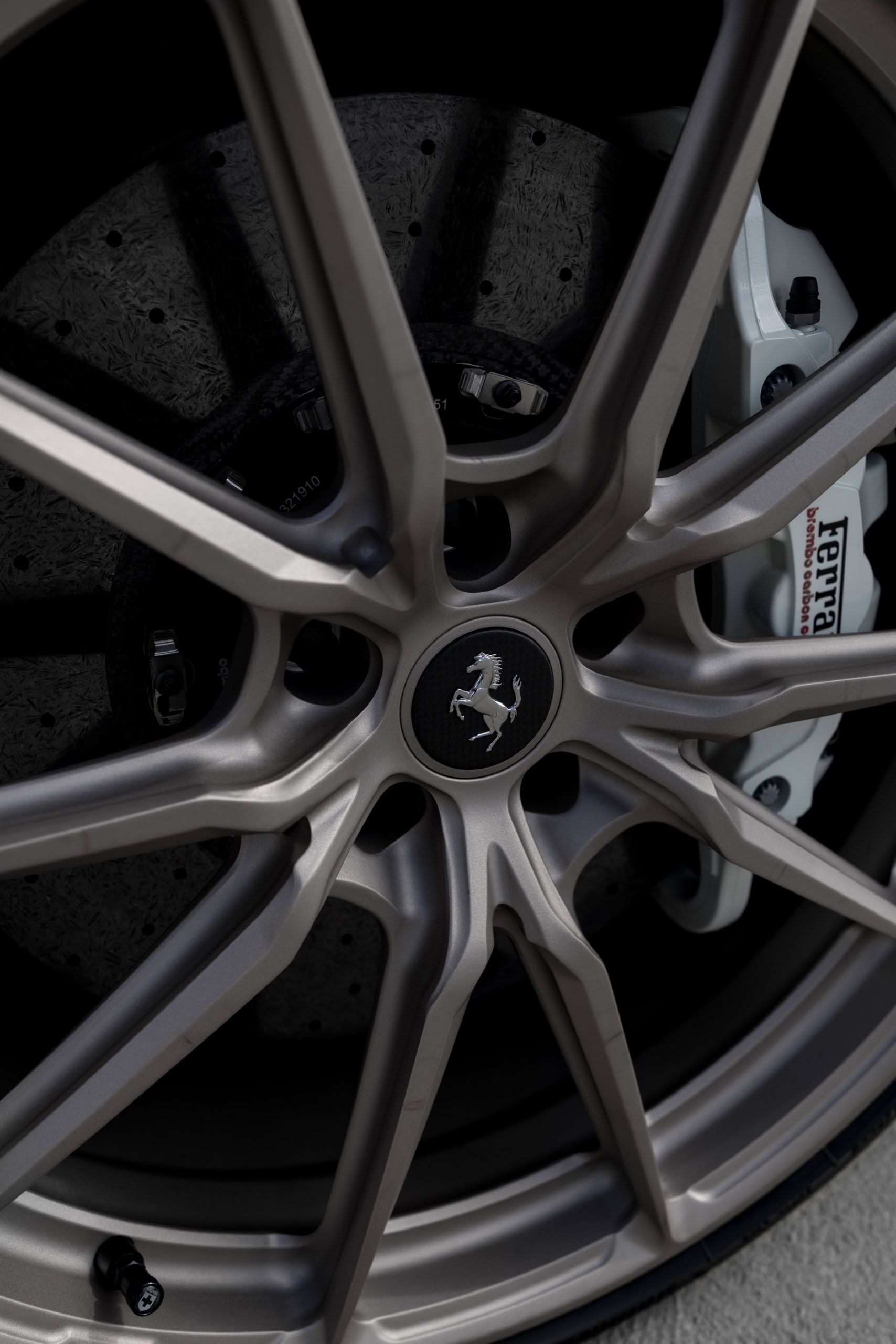 Ferrari 488 Pista | Bianco Avus | on HRE P104SC | Satin White Gold