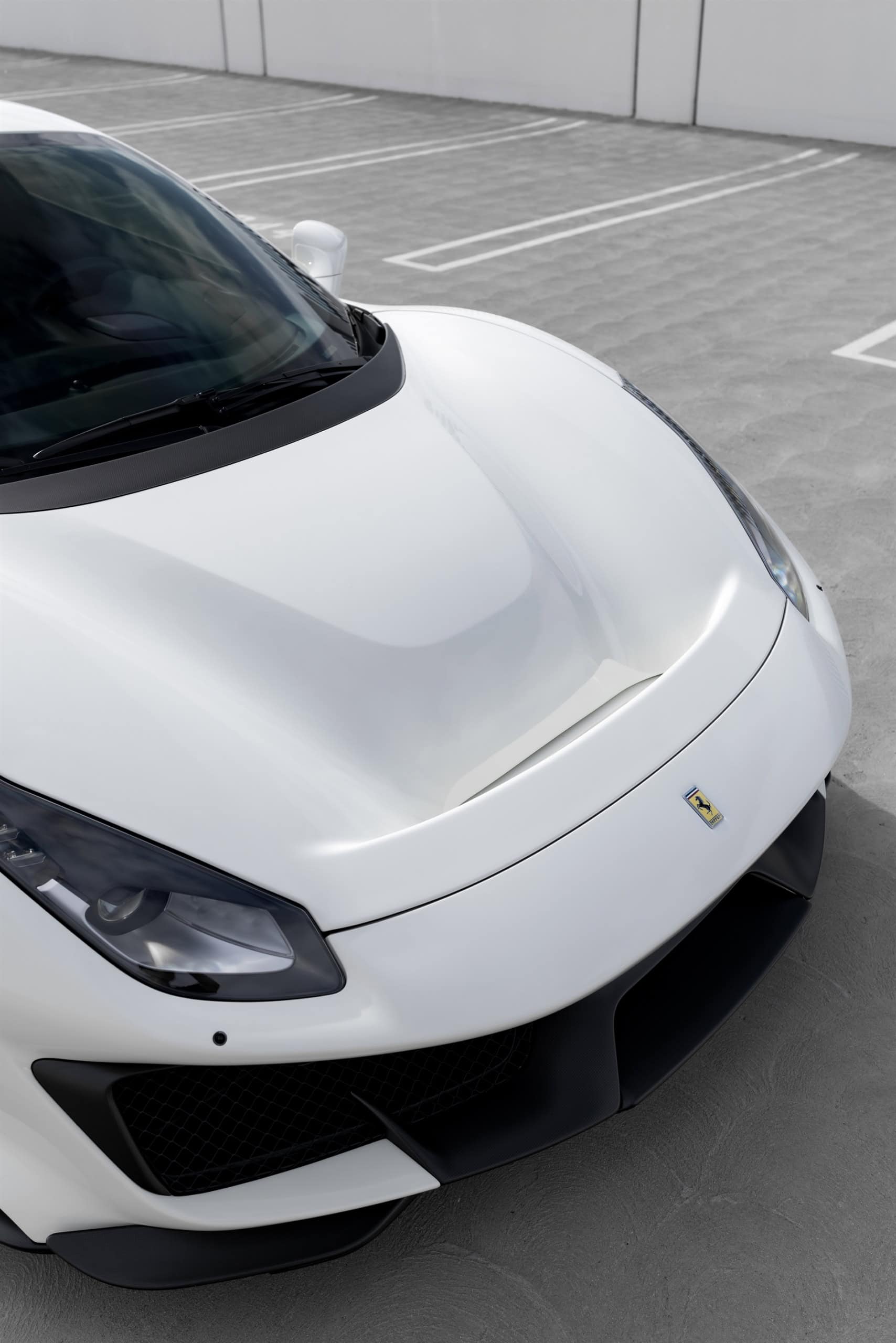 Photo 22 of Ferrari 488 Pista | Bianco Avus | on HRE P104SC | Satin White Gold