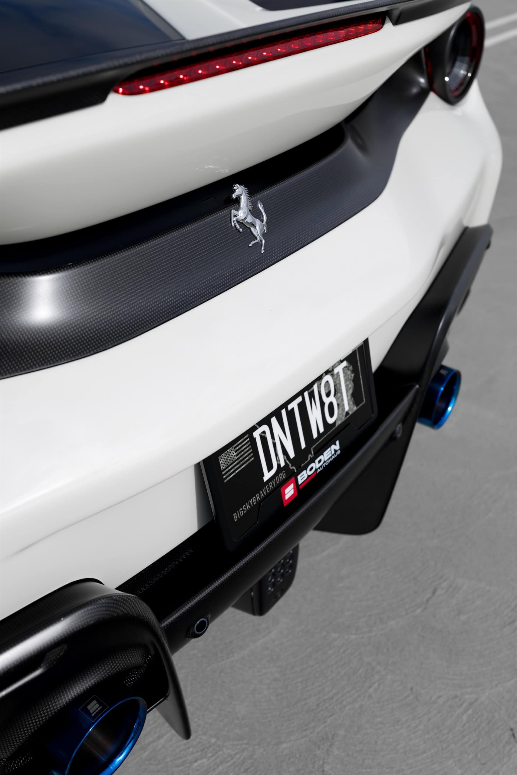 Photo 23 of Ferrari 488 Pista | Bianco Avus | on HRE P104SC | Satin White Gold
