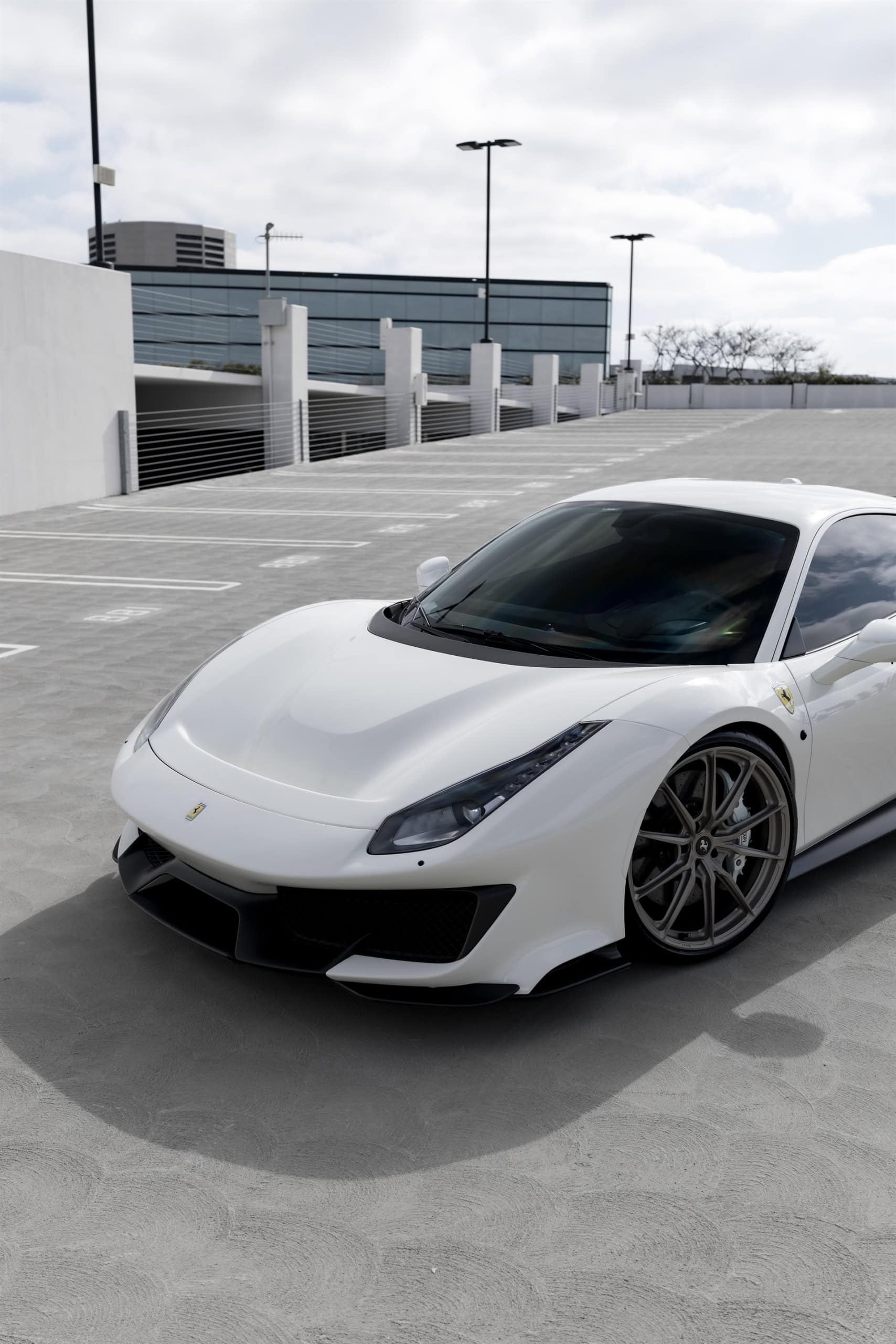 Photo 26 of Ferrari 488 Pista | Bianco Avus | on HRE P104SC | Satin White Gold