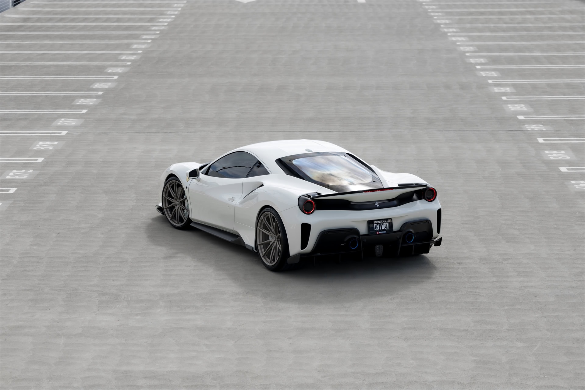 Ferrari 488 Pista | Bianco Avus | on HRE P104SC | Satin White Gold