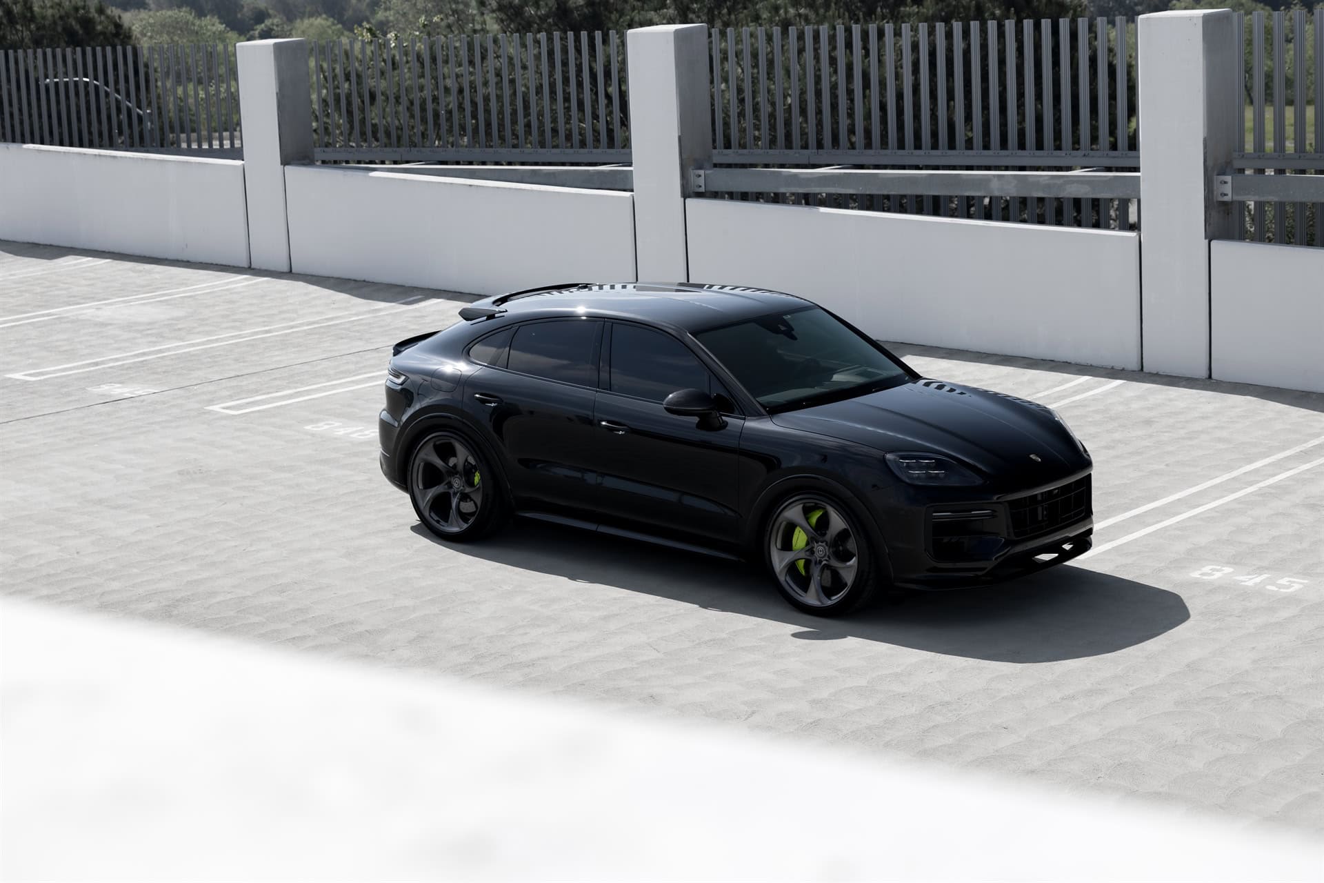 Porsche Cayenne on HRE 522M