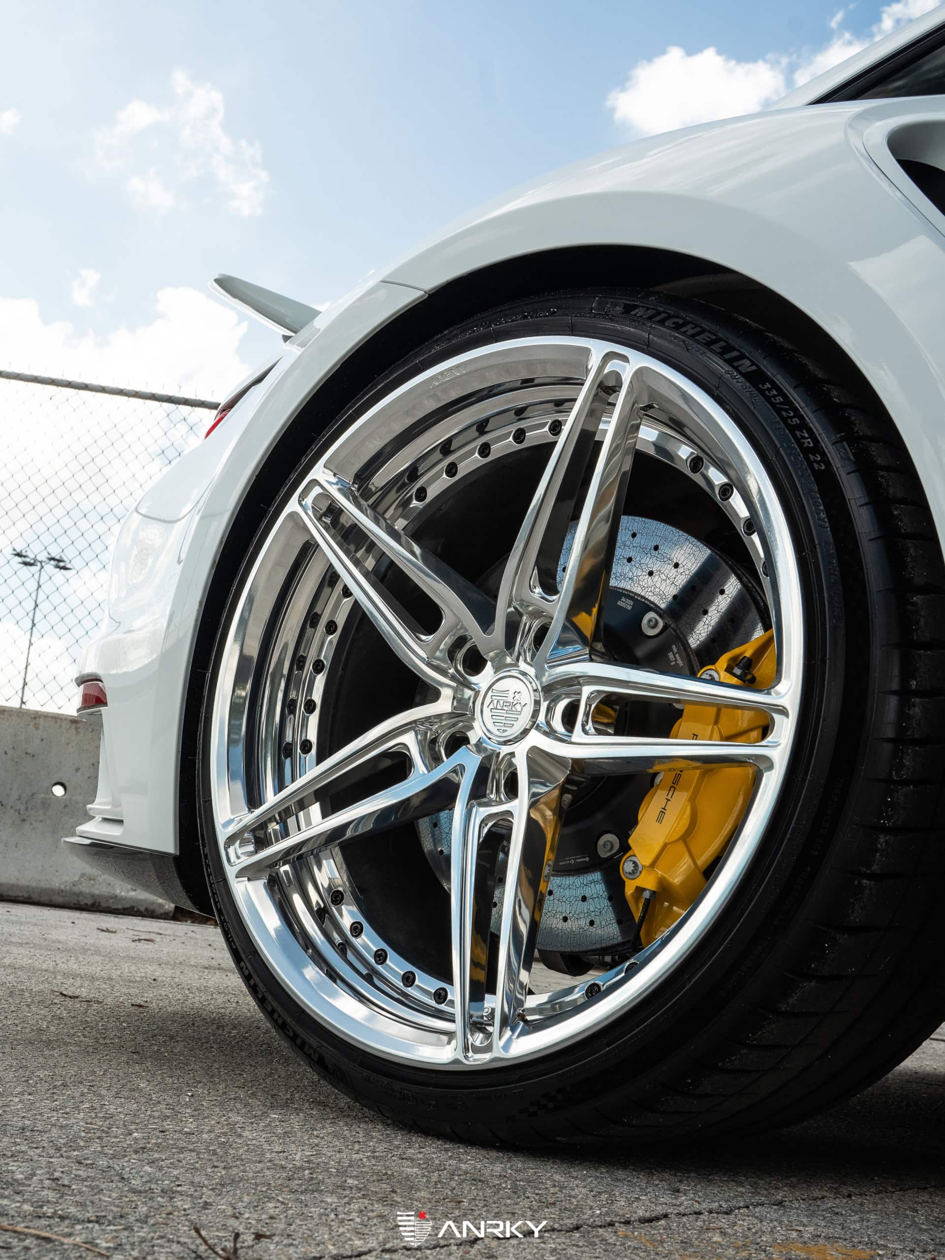 Porsche 992 Turbo – AN27 SeriesTWO