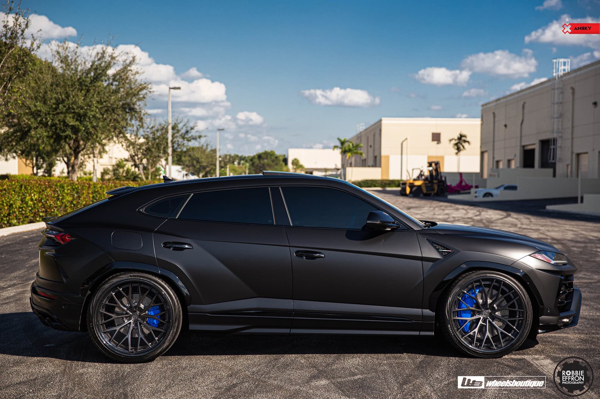 ANRKY AN30 | Black Lamborghini Urus