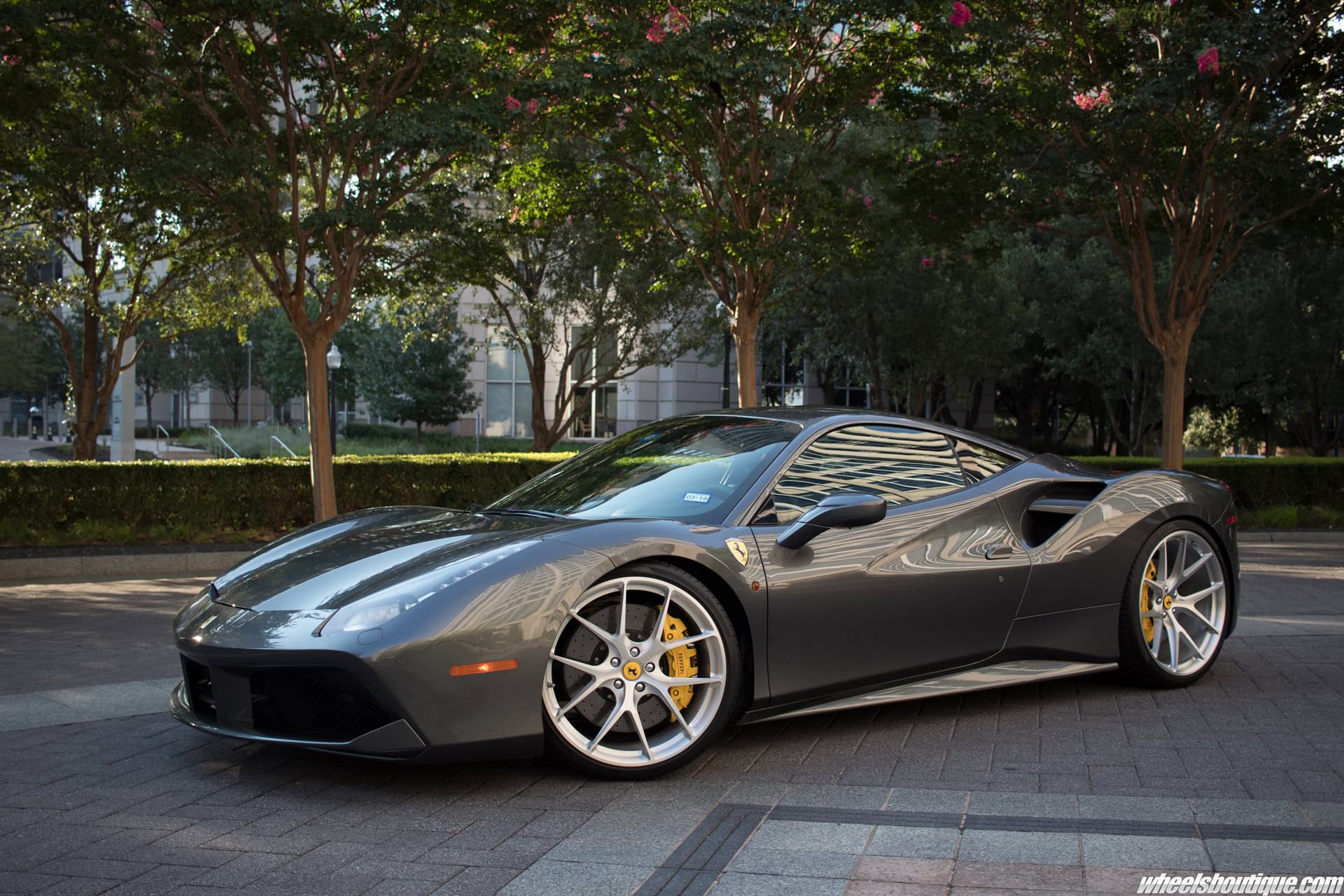Ferrari 488 GTB | Grigio Silverstone | on HRE P101 | Brushed Clear