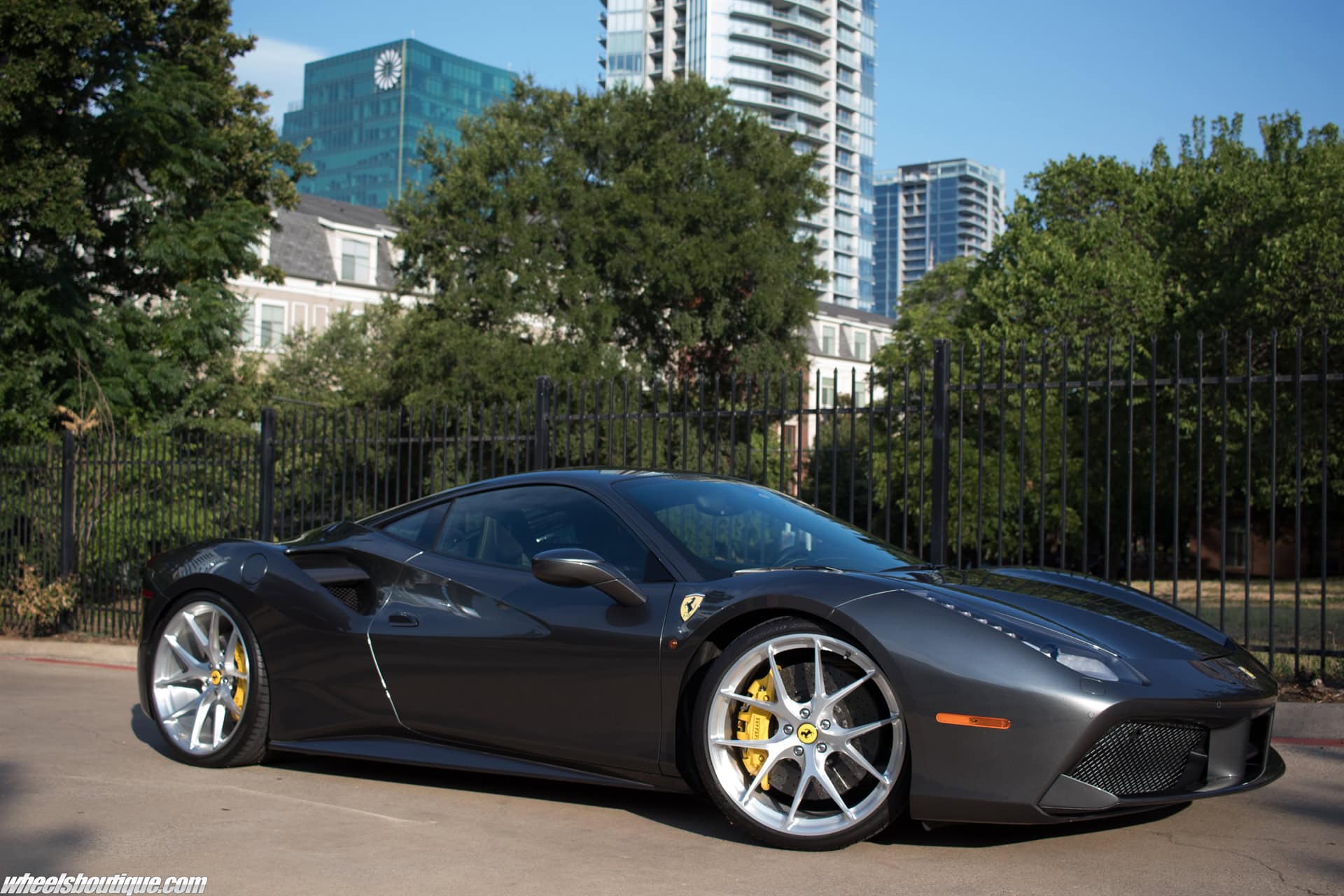 Ferrari 488 GTB | Grigio Silverstone | on HRE P101 | Brushed Clear