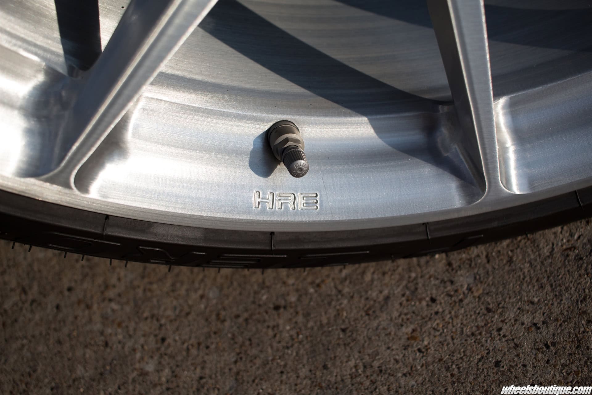 Ferrari 488 GTB | Grigio Silverstone | on HRE P101 | Brushed Clear