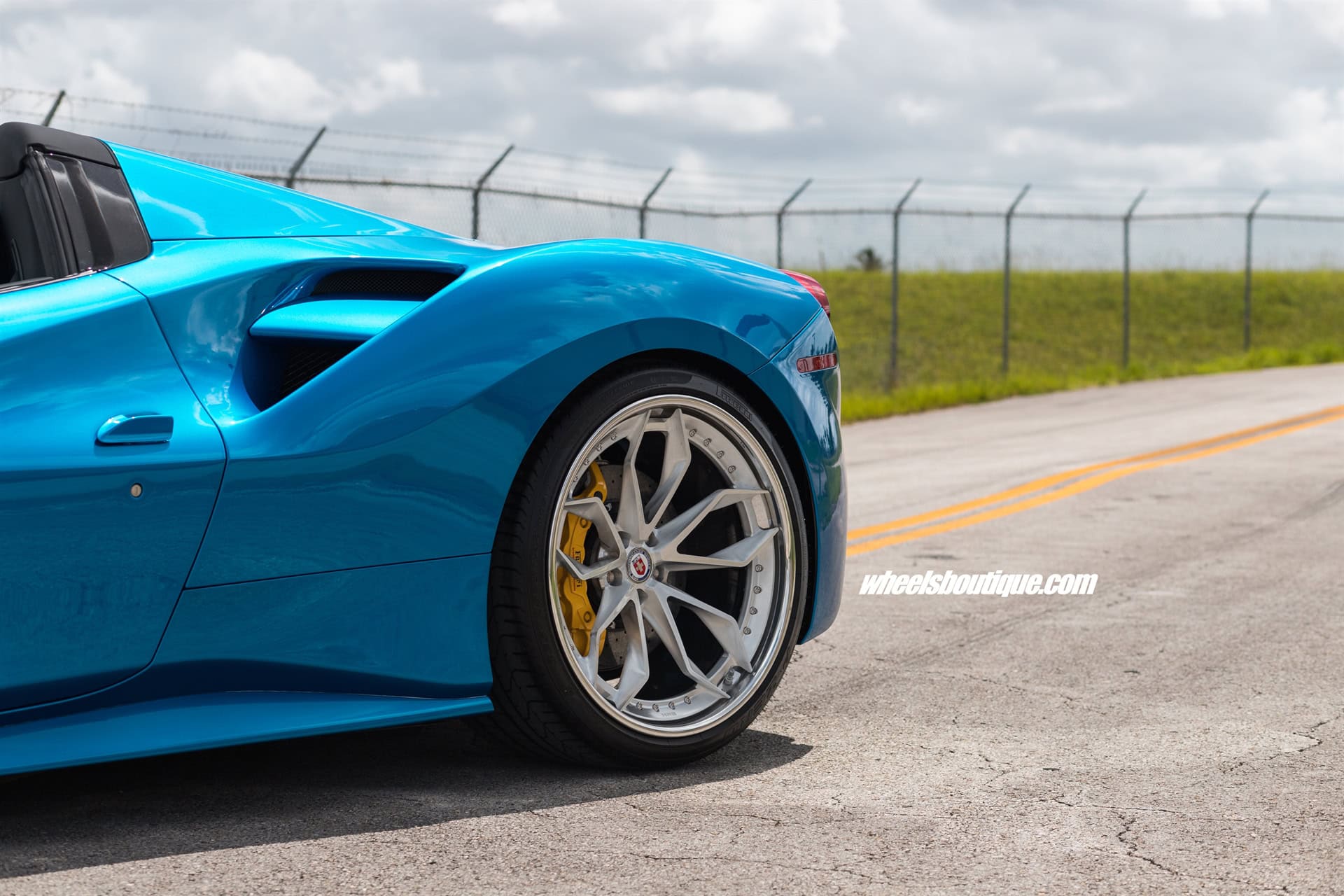 Photo 23 of Ferrari 488 Spider | Blu Corza | on HRE S201 | Brushed Clear