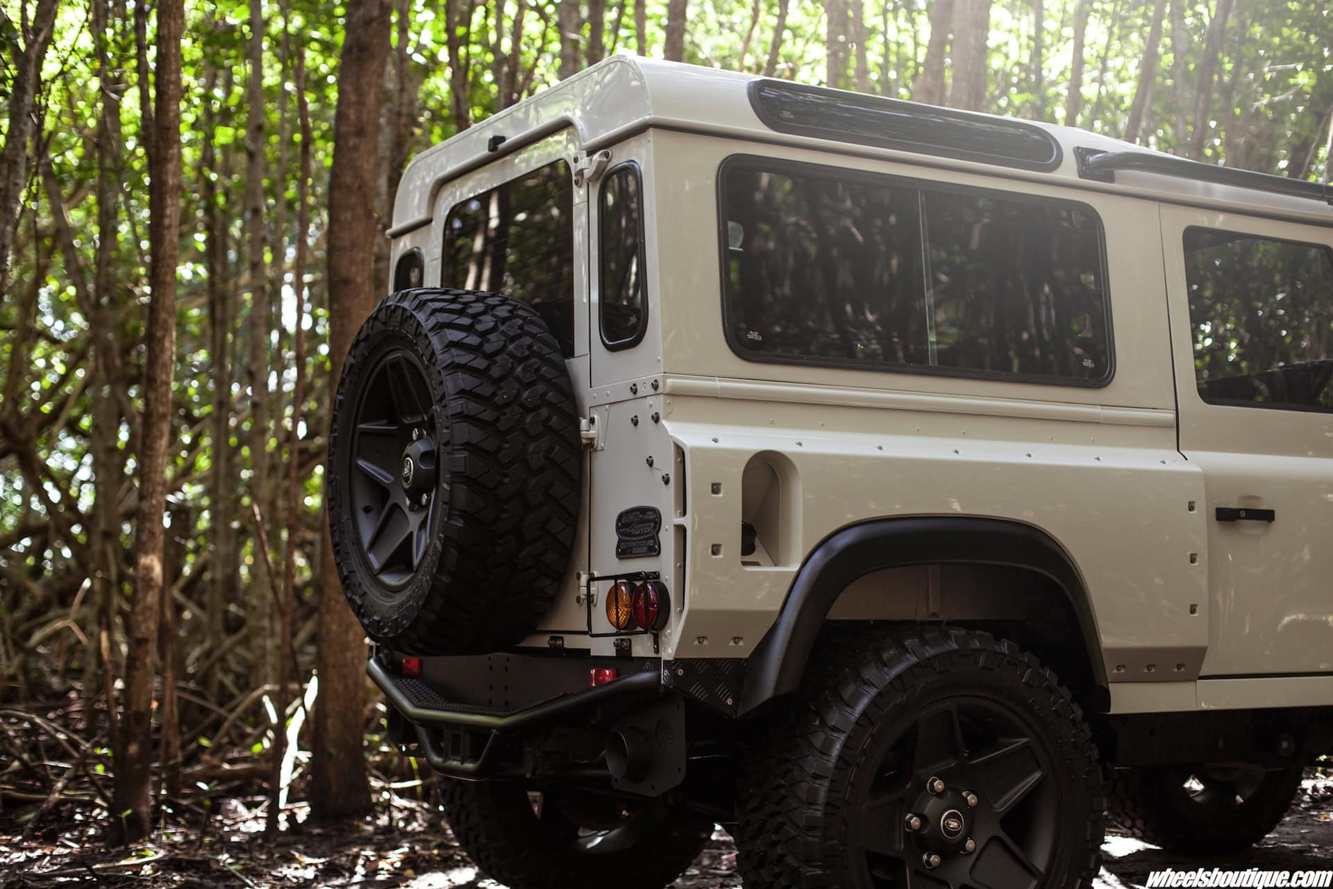 Land Rover Defender – Kahn Design WideBody
