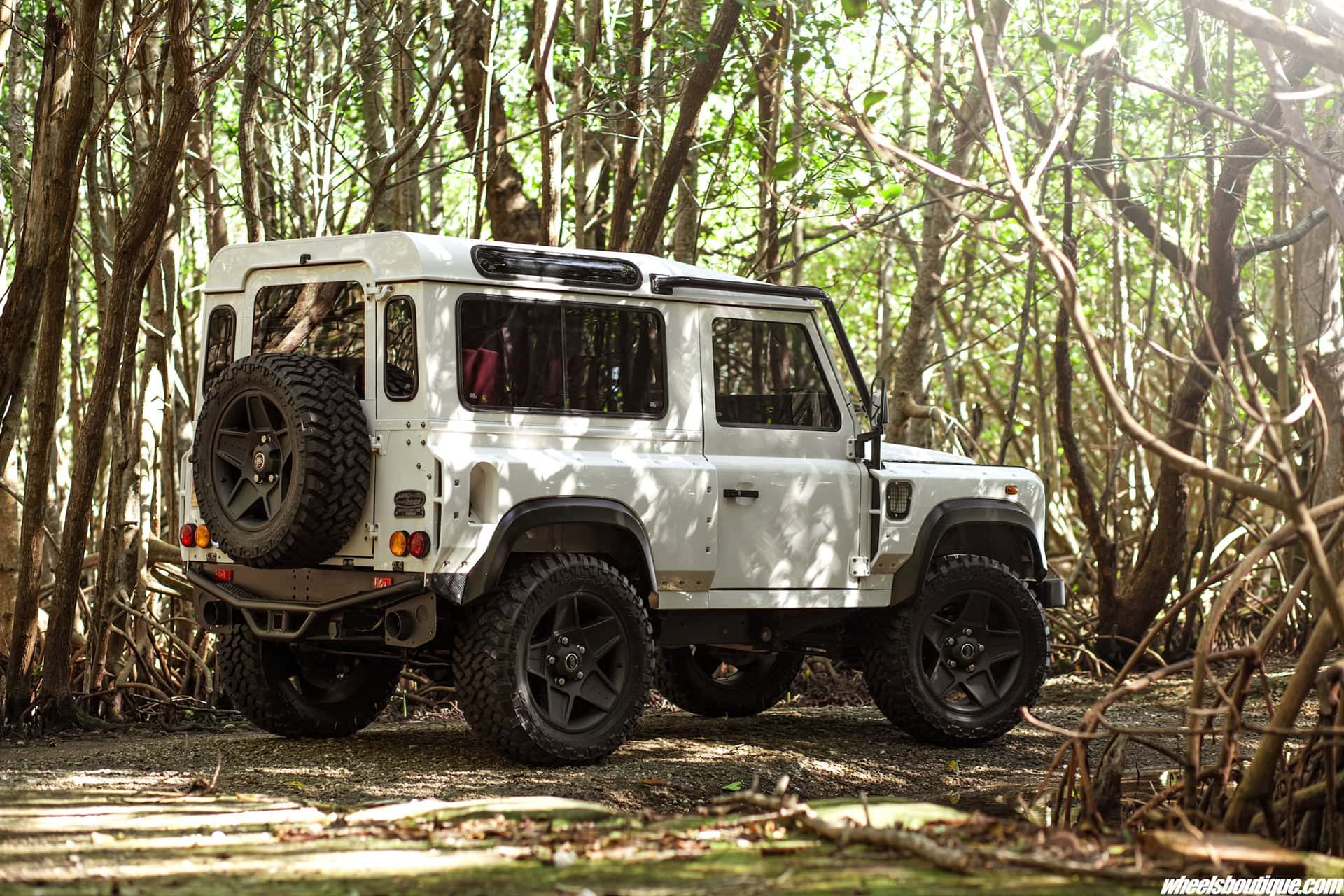 Land Rover Defender – Kahn Design WideBody
