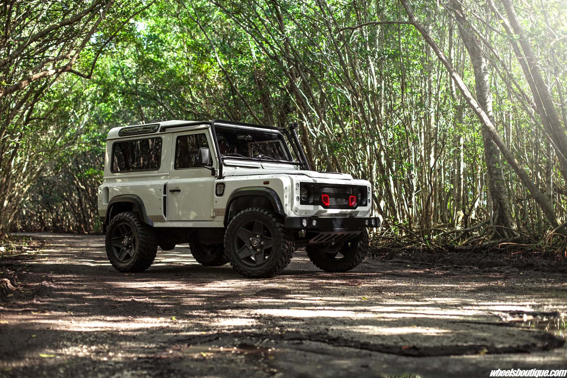 Land Rover Defender – Kahn Design WideBody