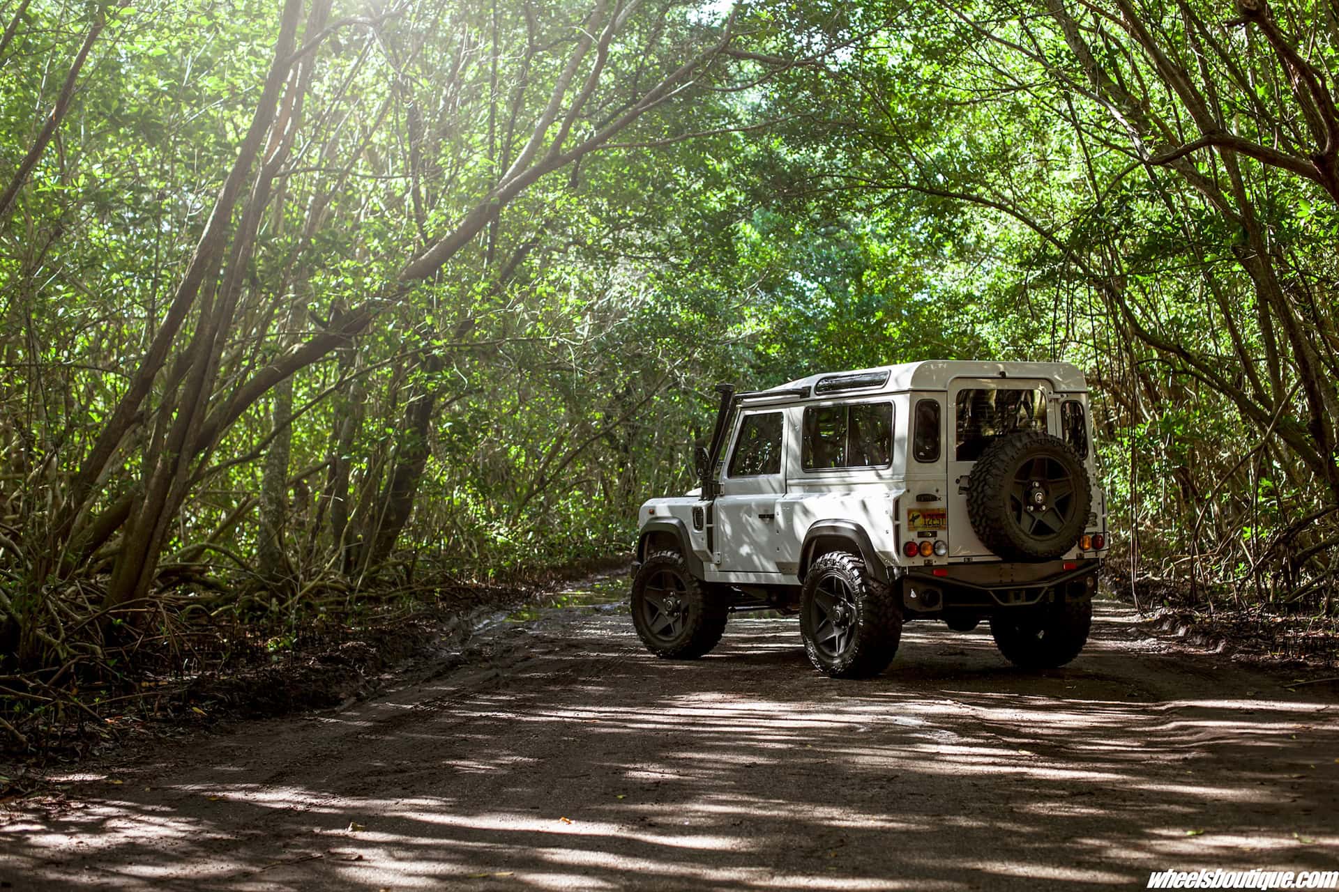 Land Rover Defender – Kahn Design WideBody