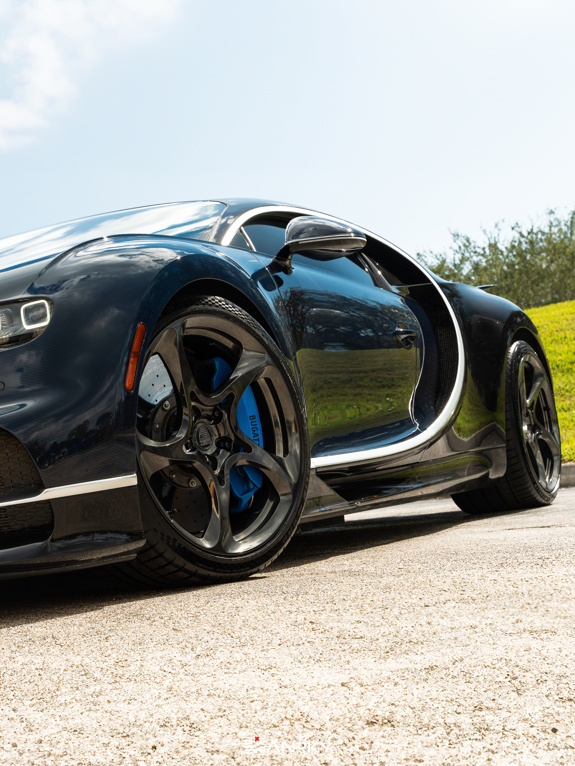 Bugatti Chiron | on ANRKY XR-105 | Mirror Polished Smoke