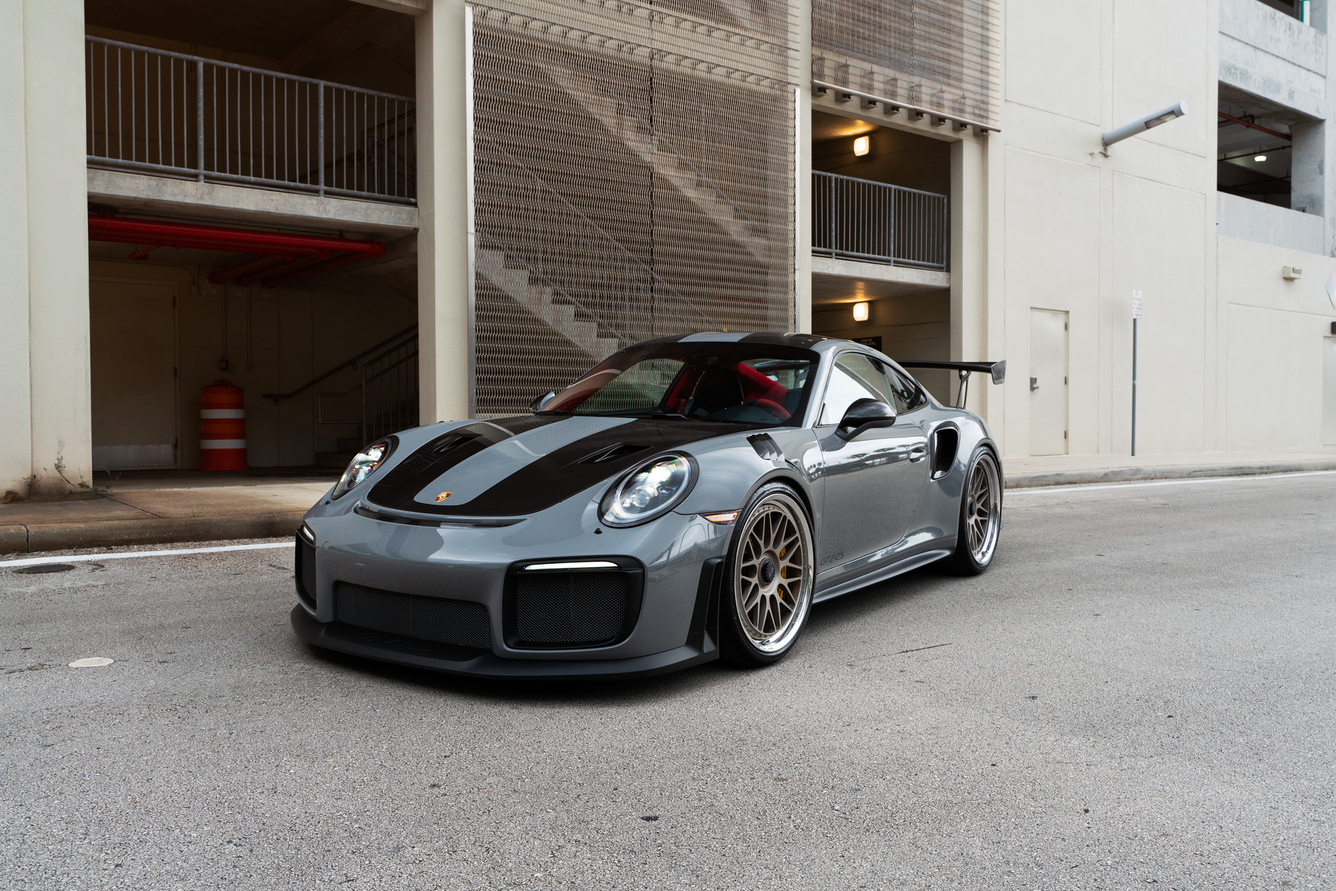 Porsche 991.2 GT2 RS on HRE 300 Classics