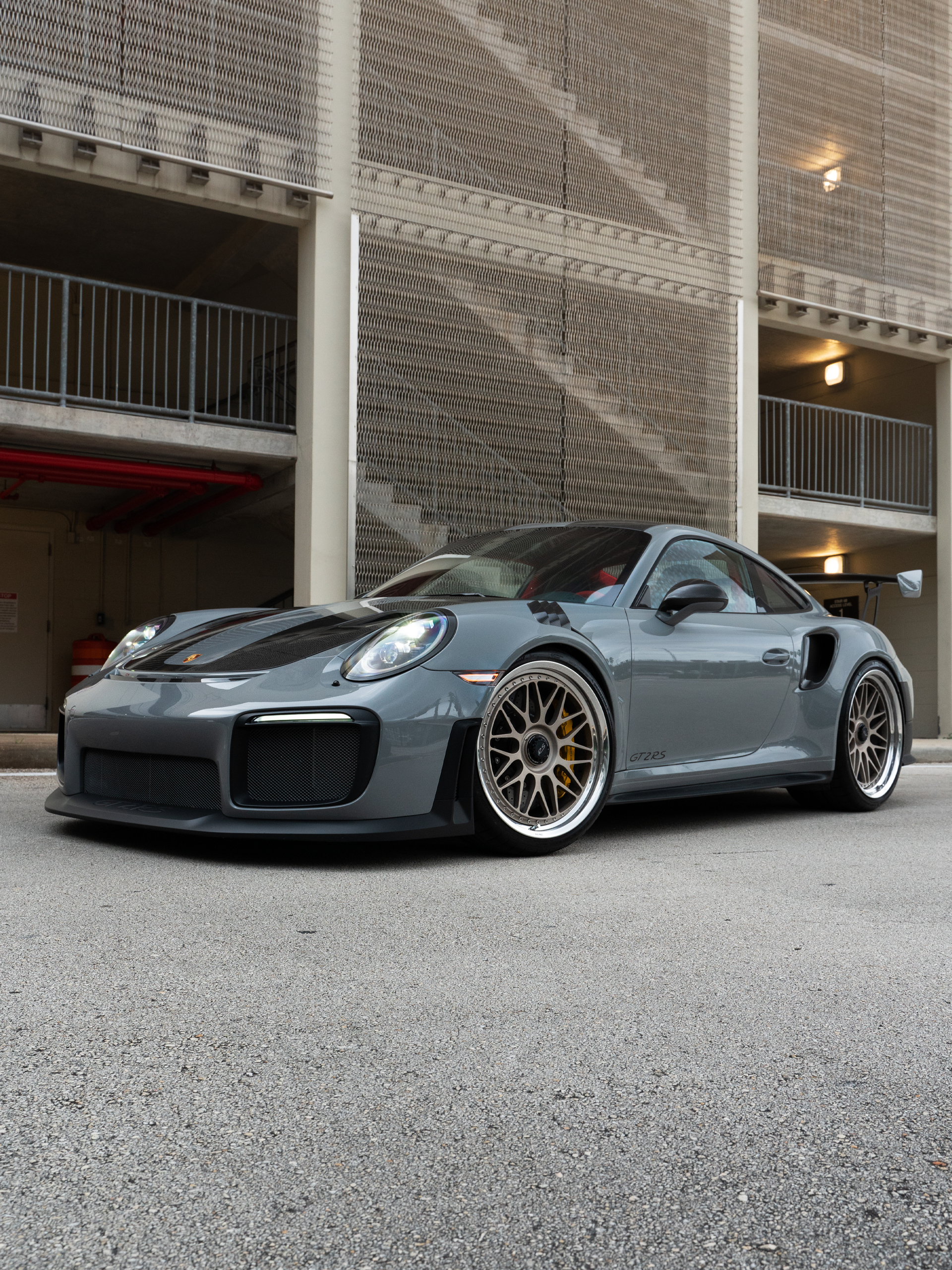 Porsche 991.2 GT2 RS on HRE 300 Classics