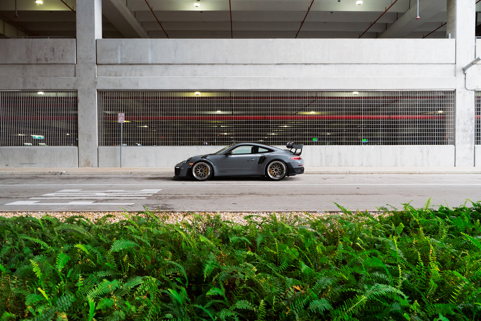 Porsche 991.2 GT2 RS on HRE 300 Classics