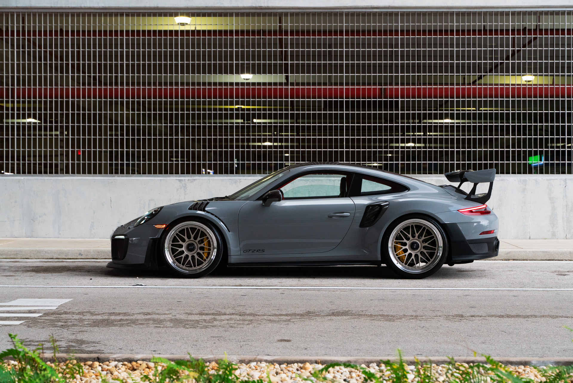 Porsche 991.2 GT2 RS on HRE 300 Classics