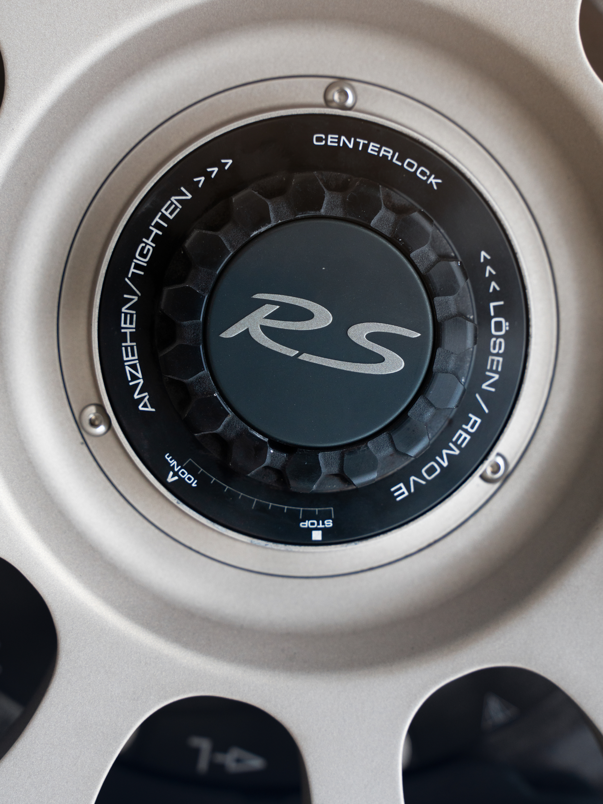 Porsche 991.2 GT2 RS on HRE 300 Classics