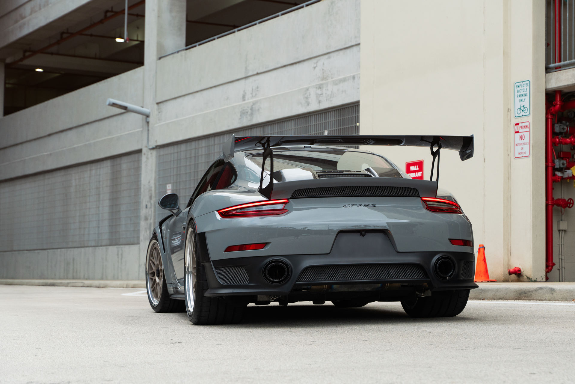 Porsche 991.2 GT2 RS on HRE 300 Classics