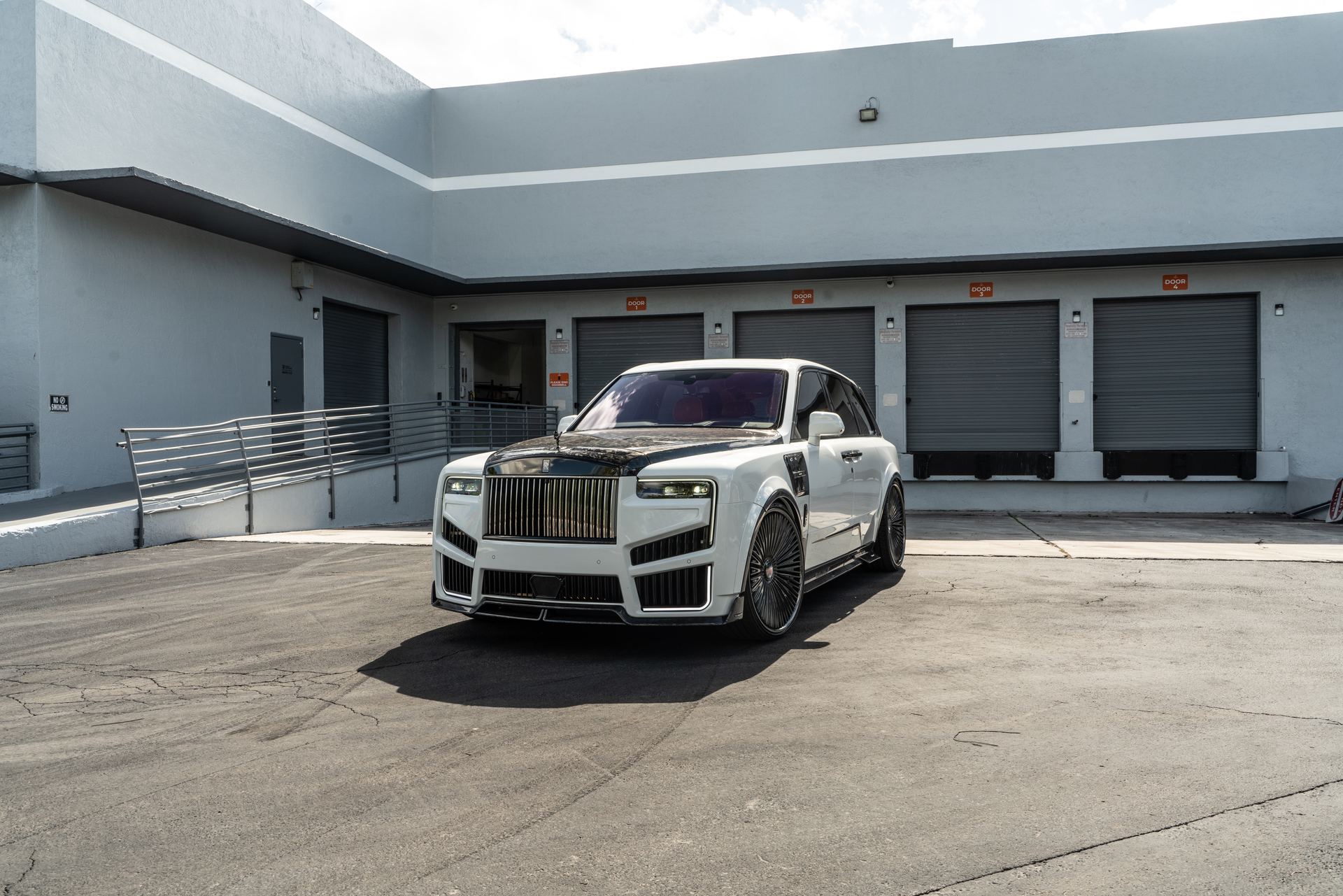 Rolls Royce Cullinan on Mansory Wheels and Body