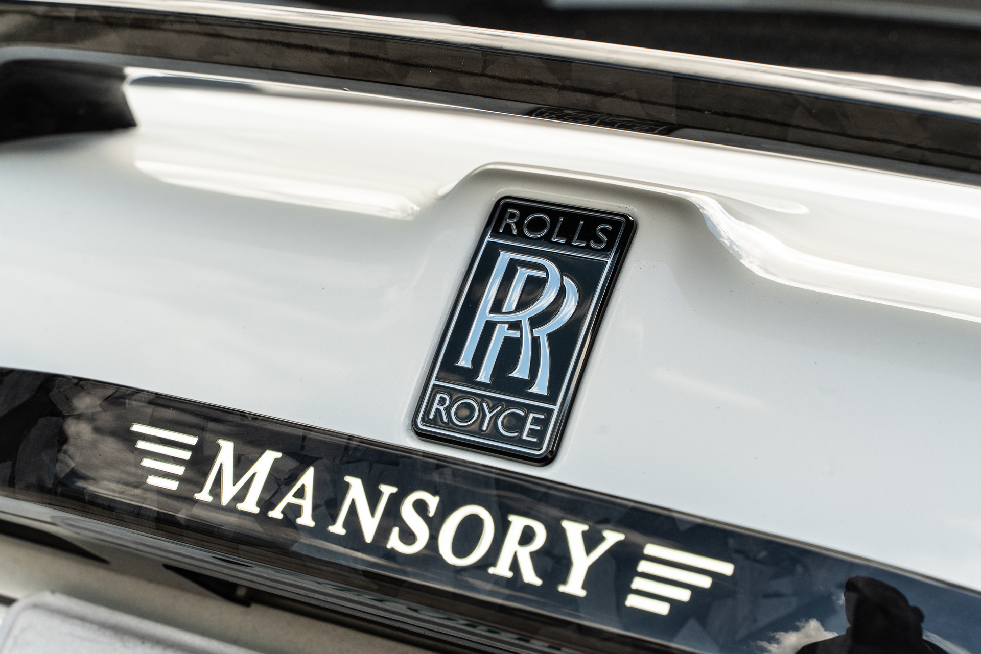 Rolls Royce Cullinan on Mansory Wheels and Body