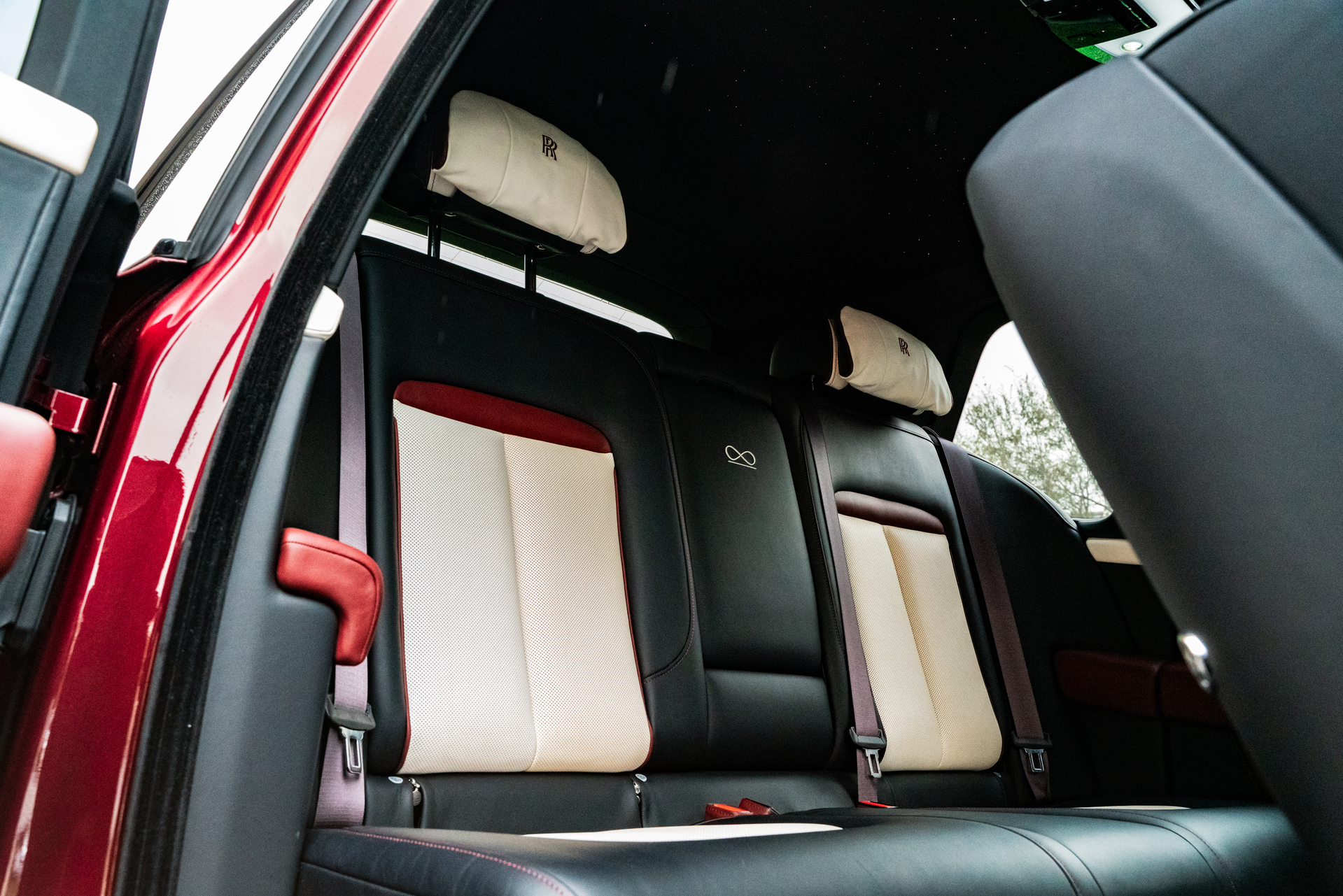 Rolls Royce Cullinan on Urban Body Kit.