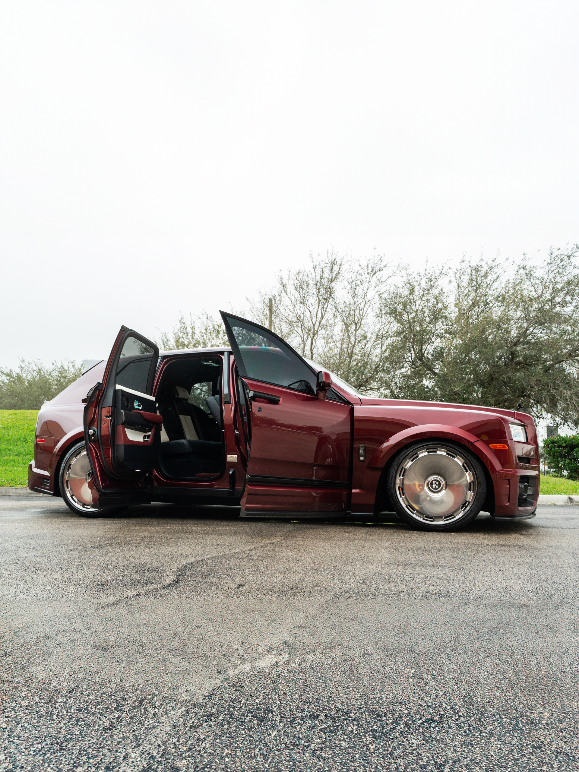 Rolls Royce Cullinan on Urban Body Kit.