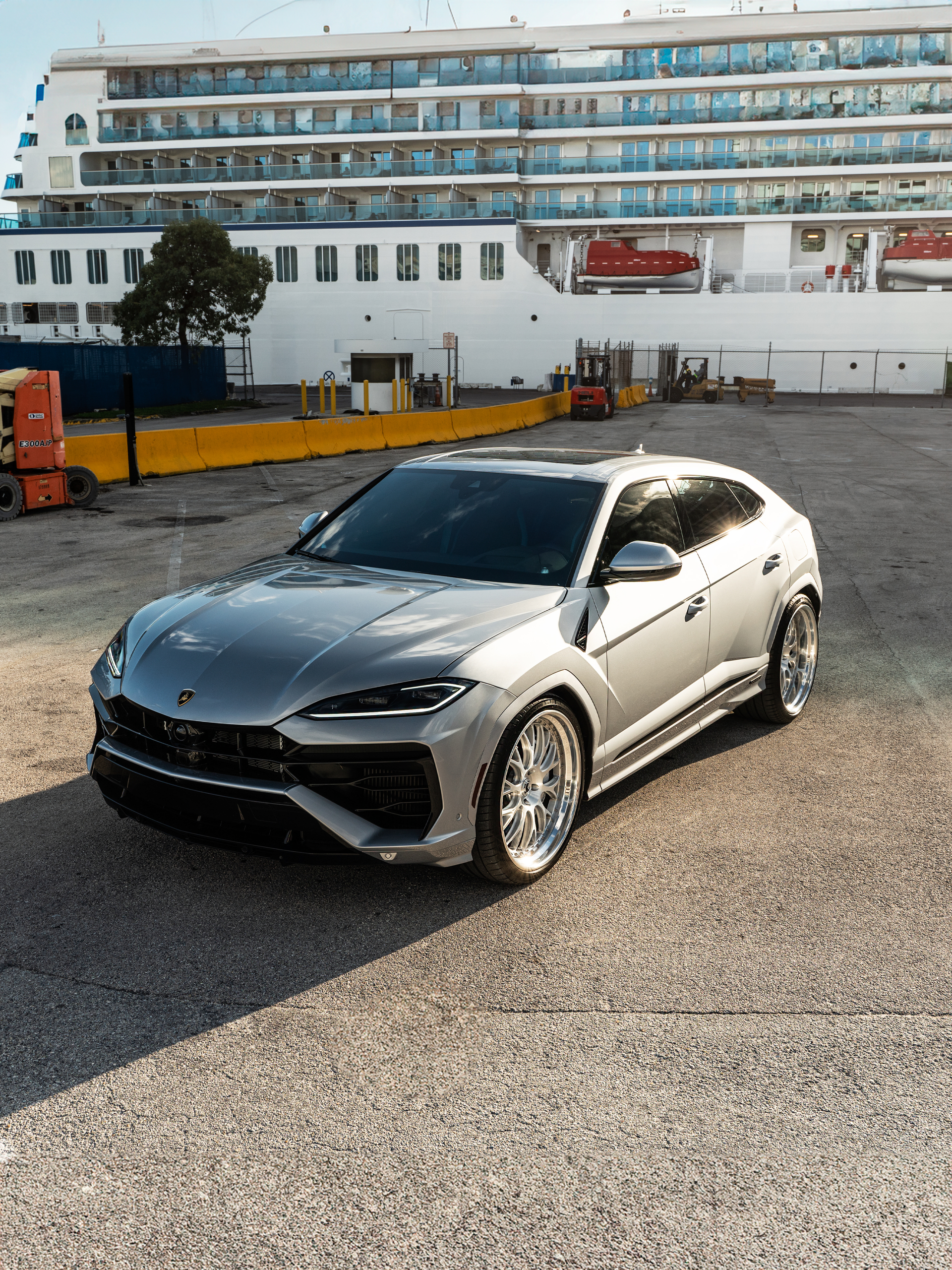 Lamborghini URUS on 1886 Wheels