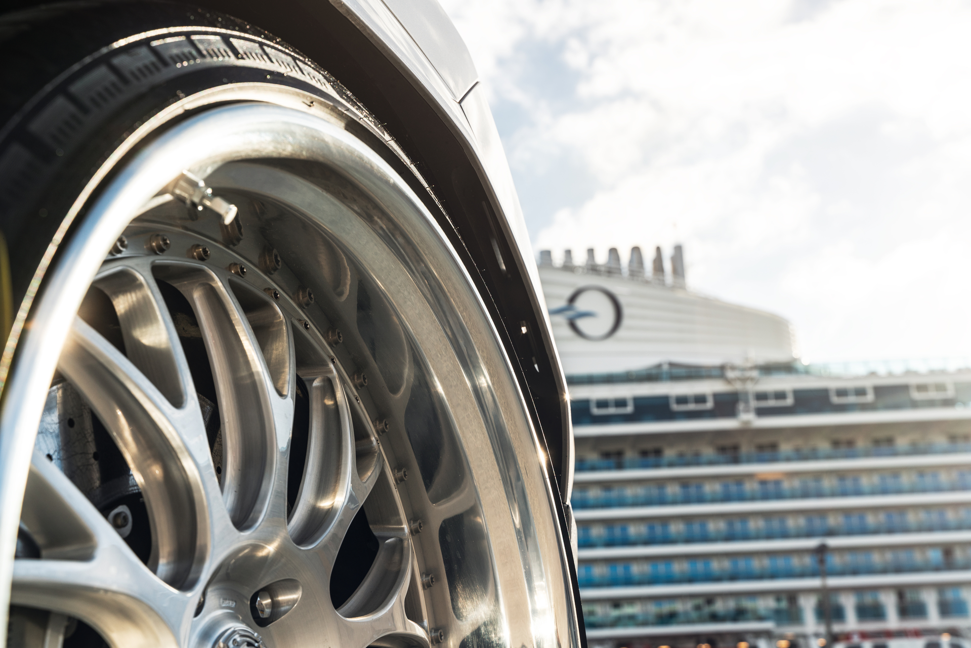 Lamborghini URUS on 1886 Wheels