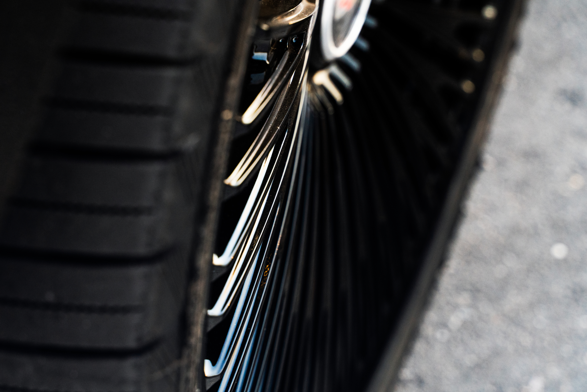 Cadillac Escalade on 1886 Wheels