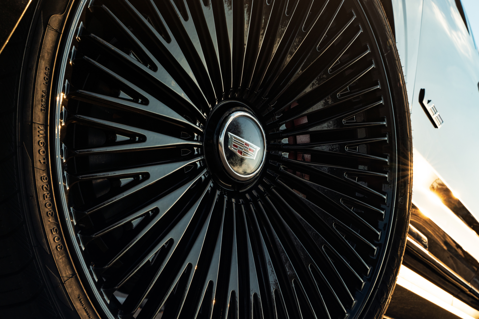 Cadillac Escalade on 1886 Wheels